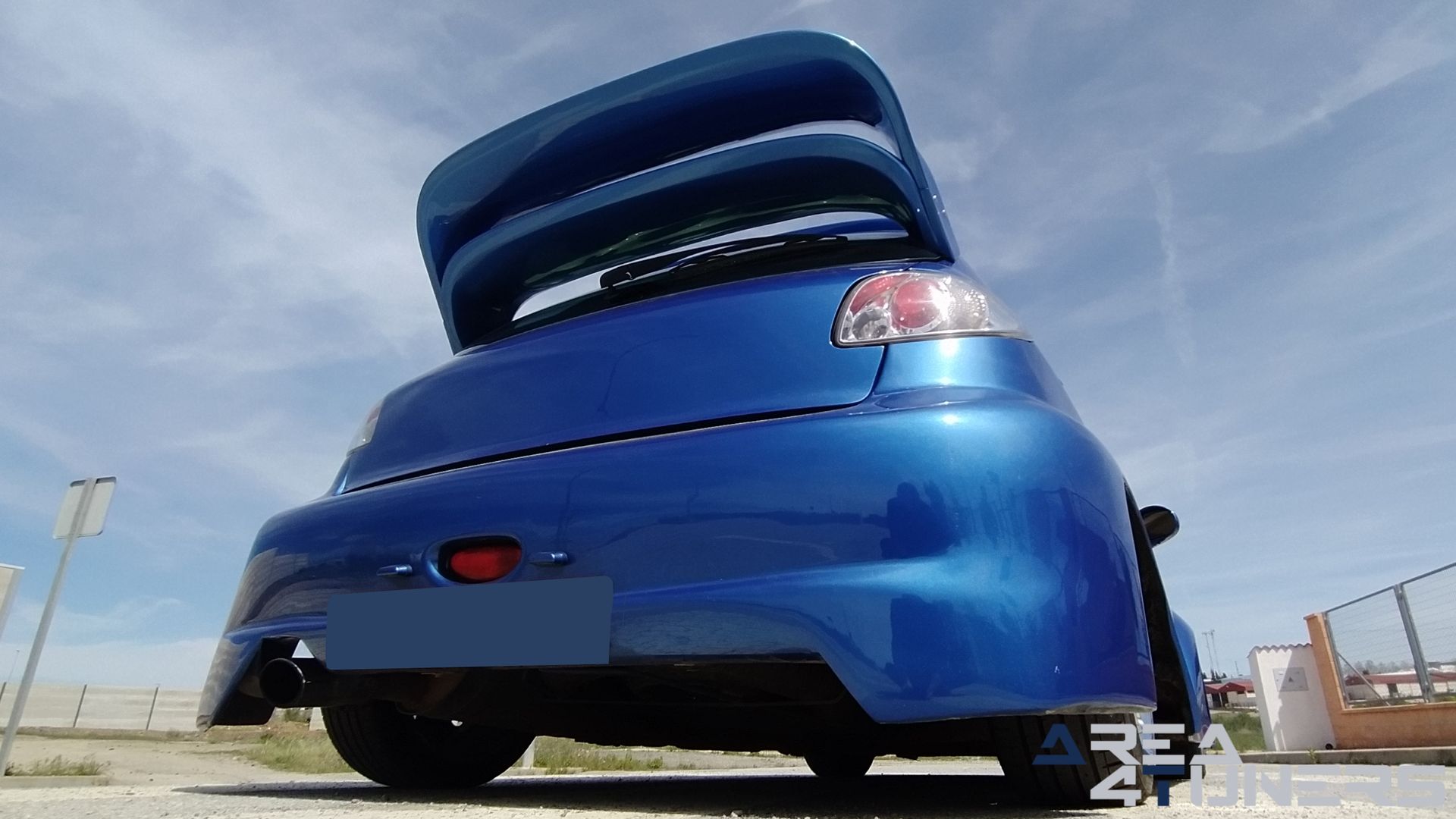 Imagen reportaje coche Tuning Peugeot 206 La Canica Azul Imagen perteneciente al reportaje de coche Tuning, de la revista Area4tuners sobre un Peugeot 206