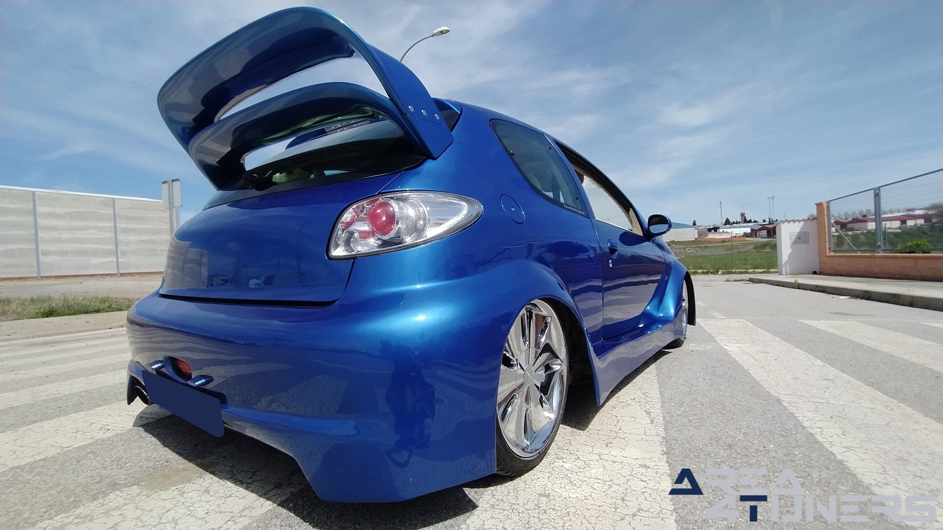 Imagen reportaje coche Tuning Peugeot 206 La Canica Azul Imagen perteneciente al reportaje de coche Tuning, de la revista Area4tuners sobre un Peugeot 206