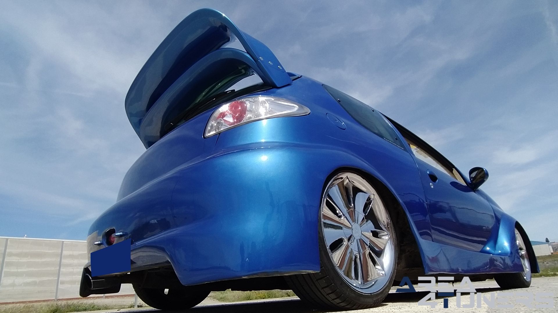 Imagen reportaje coche Tuning Peugeot 206 La Canica Azul Imagen perteneciente al reportaje de coche Tuning, de la revista Area4tuners sobre un Peugeot 206