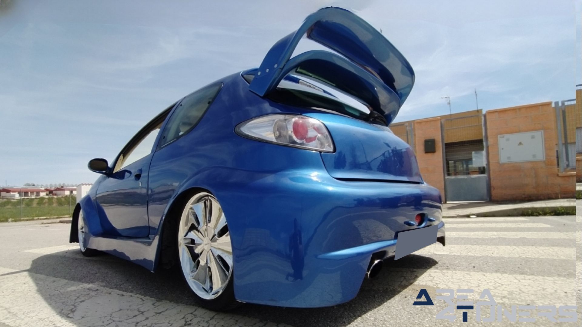 Imagen reportaje coche Tuning Peugeot 206 La Canica Azul Imagen perteneciente al reportaje de coche Tuning, de la revista Area4tuners sobre un Peugeot 206