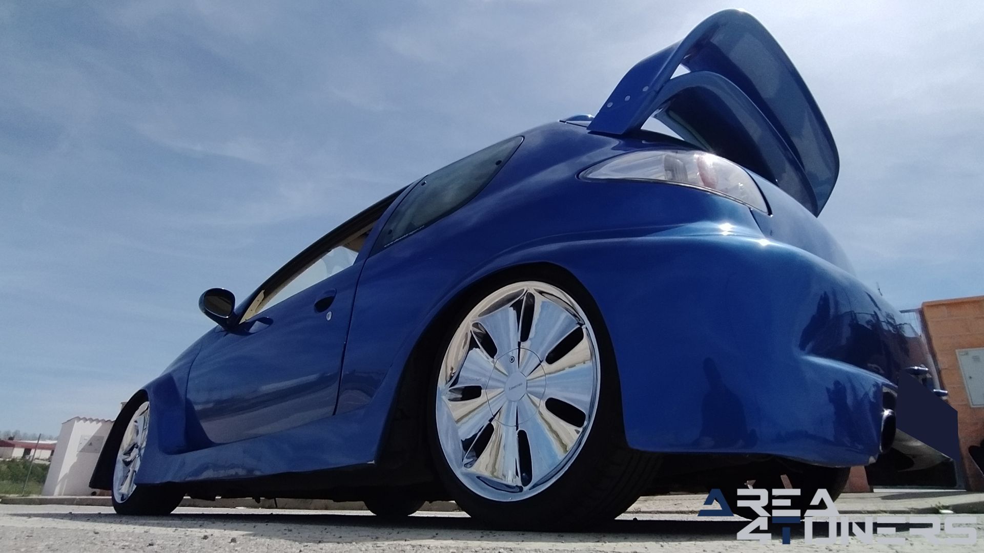 Imagen reportaje coche Tuning Peugeot 206 La Canica Azul Imagen perteneciente al reportaje de coche Tuning, de la revista Area4tuners sobre un Peugeot 206