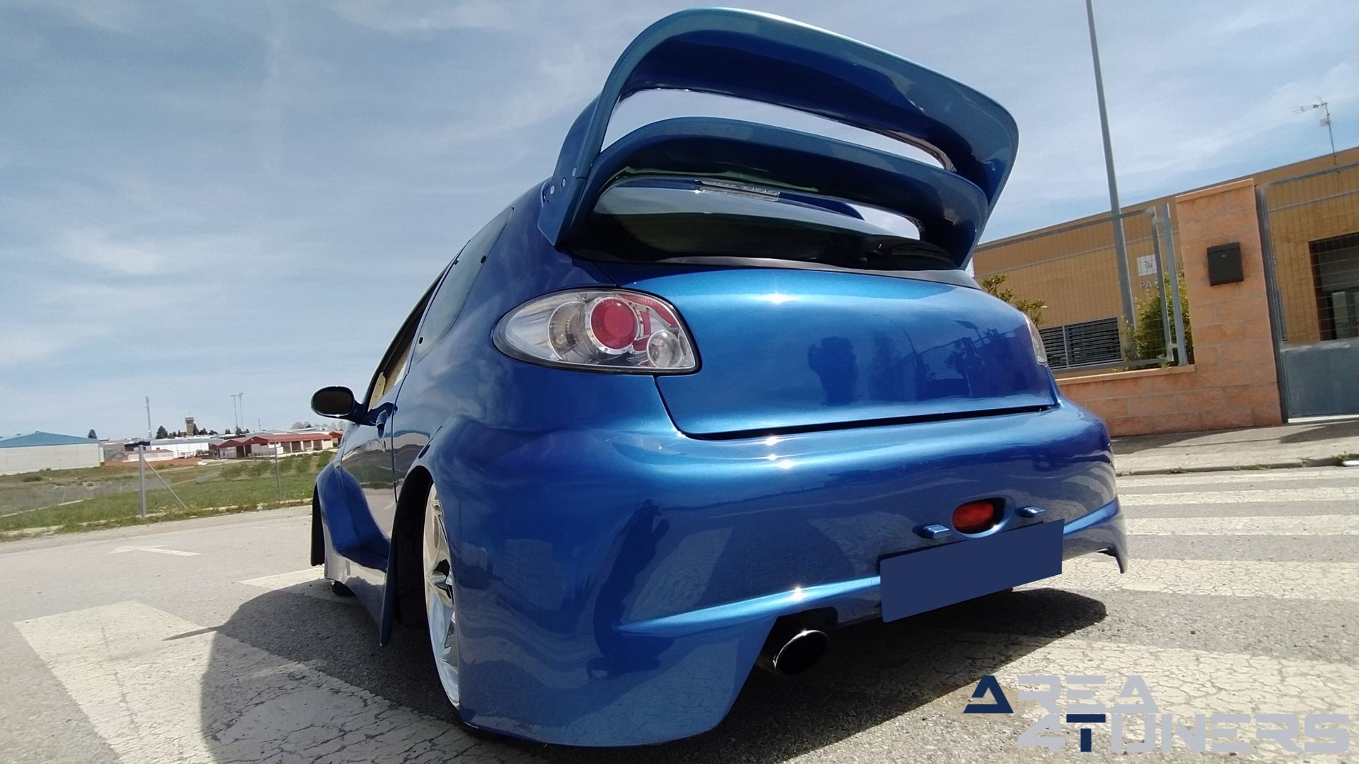 Imagen reportaje coche Tuning Peugeot 206 La Canica Azul Imagen perteneciente al reportaje de coche Tuning, de la revista Area4tuners sobre un Peugeot 206