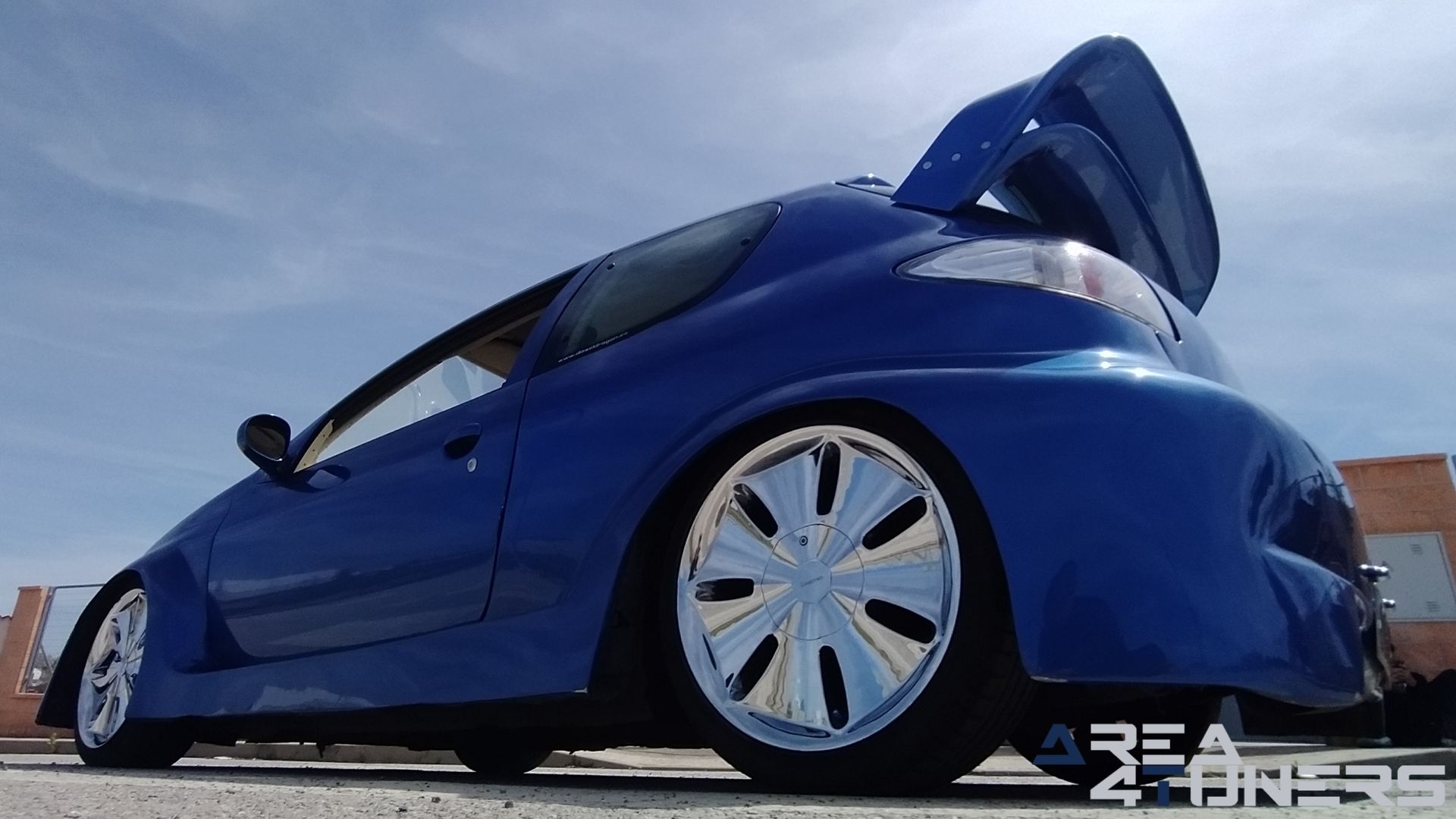 Imagen reportaje coche Tuning Peugeot 206 La Canica Azul Imagen perteneciente al reportaje de coche Tuning, de la revista Area4tuners sobre un Peugeot 206