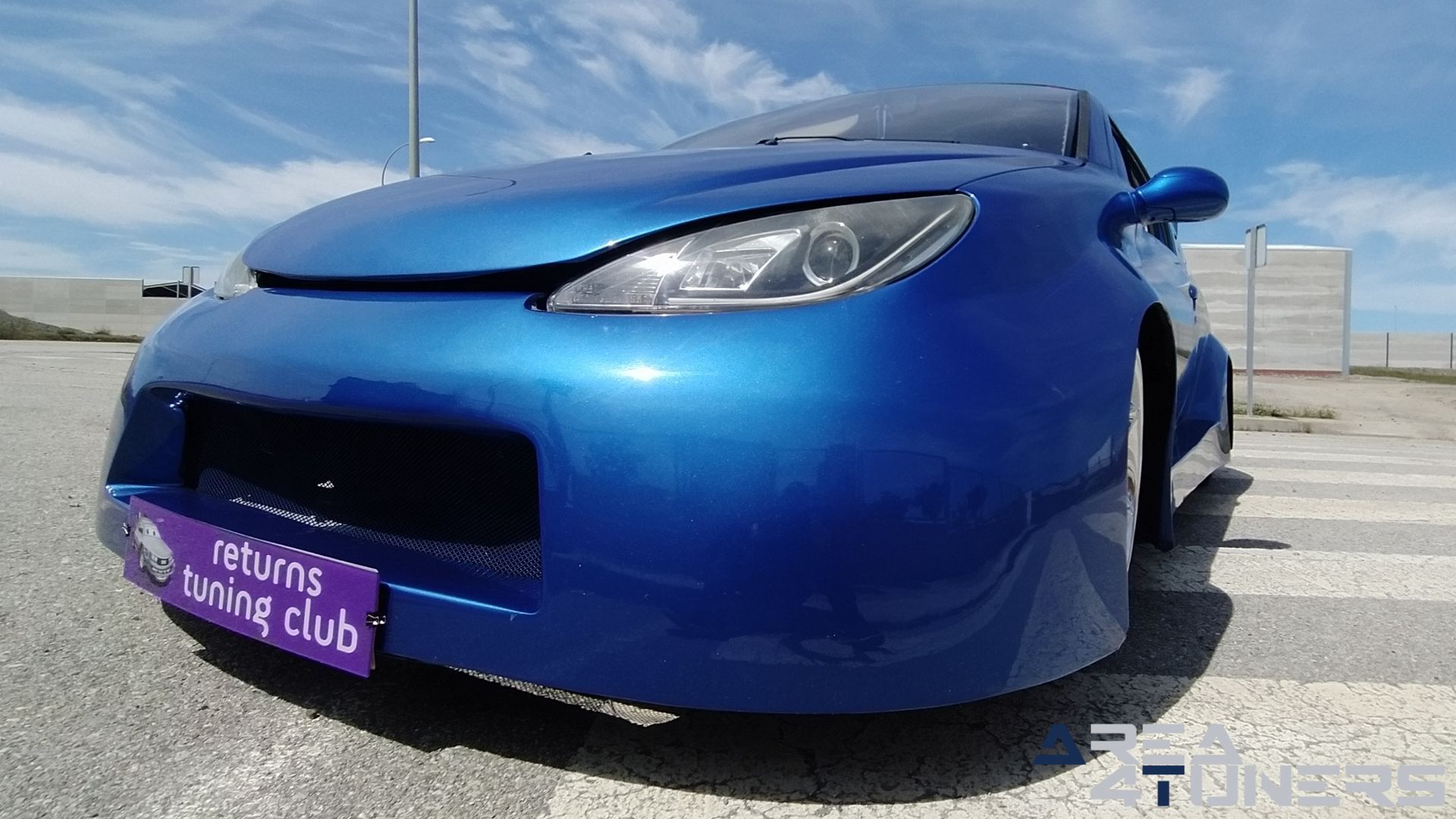 Imagen reportaje coche Tuning Peugeot 206 La Canica Azul Imagen perteneciente al reportaje de coche Tuning, de la revista Area4tuners sobre un Peugeot 206