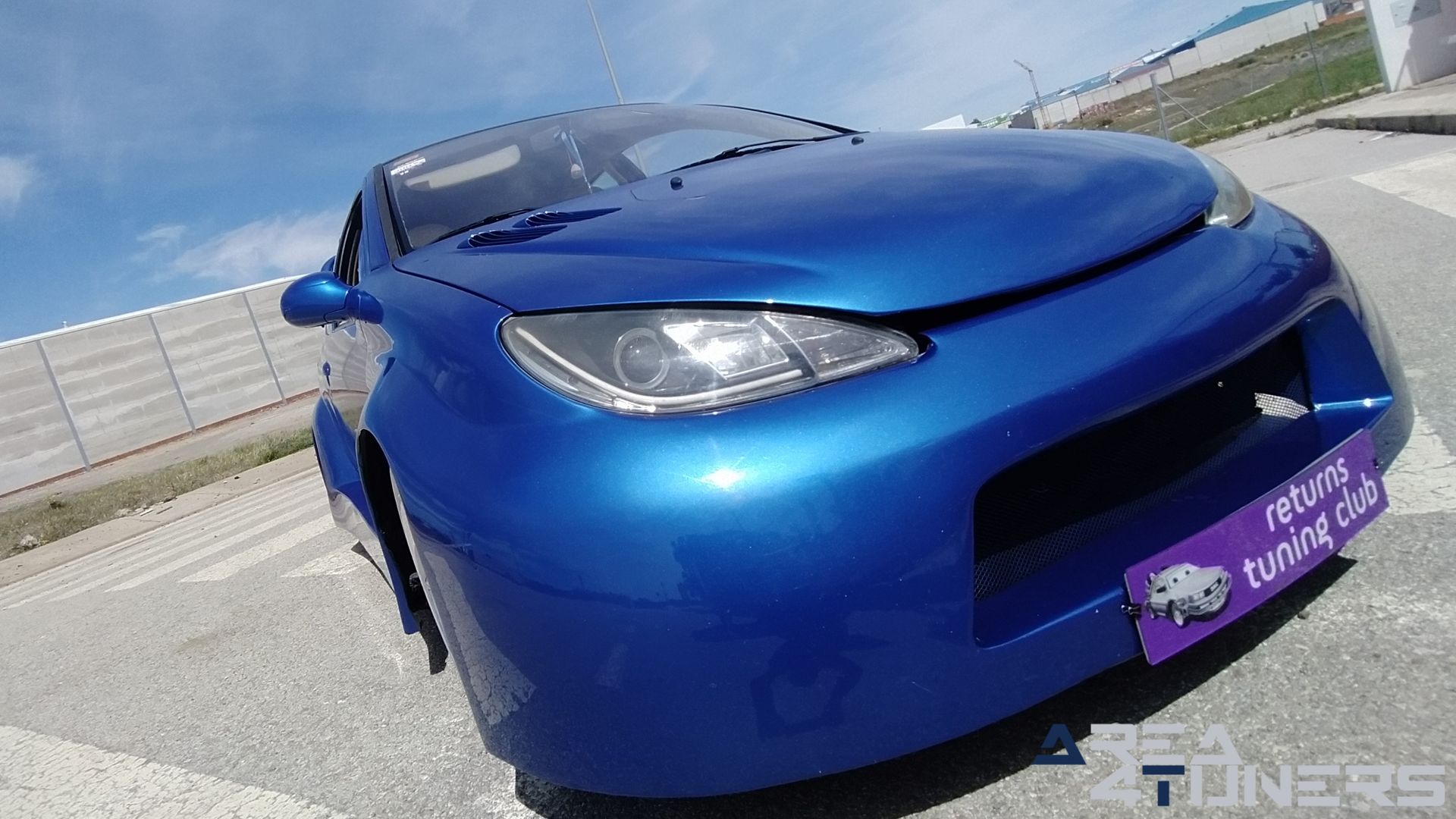 Imagen reportaje coche Tuning Peugeot 206 La Canica Azul Imagen perteneciente al reportaje de coche Tuning, de la revista Area4tuners sobre un Peugeot 206