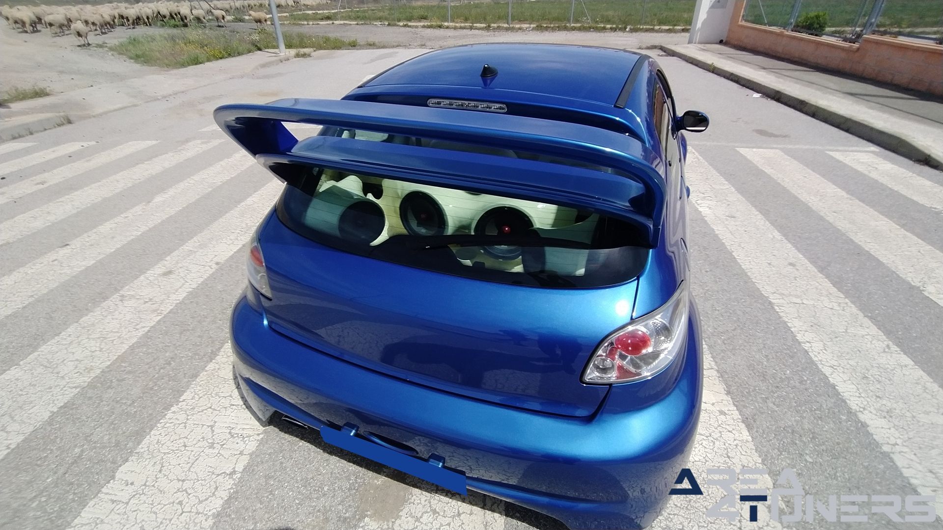 Imagen reportaje coche Tuning Peugeot 206 La Canica Azul Imagen perteneciente al reportaje de coche Tuning, de la revista Area4tuners sobre un Peugeot 206