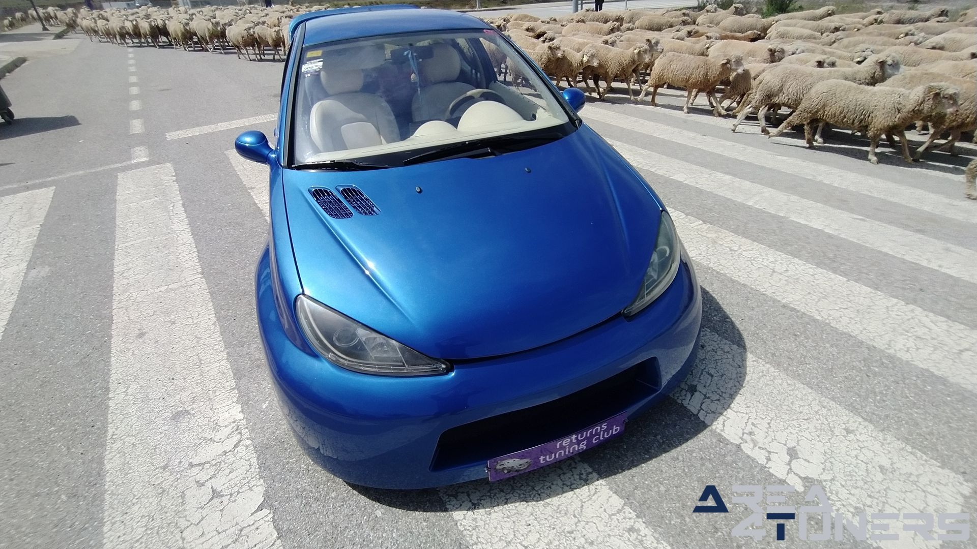 Imagen reportaje coche Tuning Peugeot 206 La Canica Azul Imagen perteneciente al reportaje de coche Tuning, de la revista Area4tuners sobre un Peugeot 206