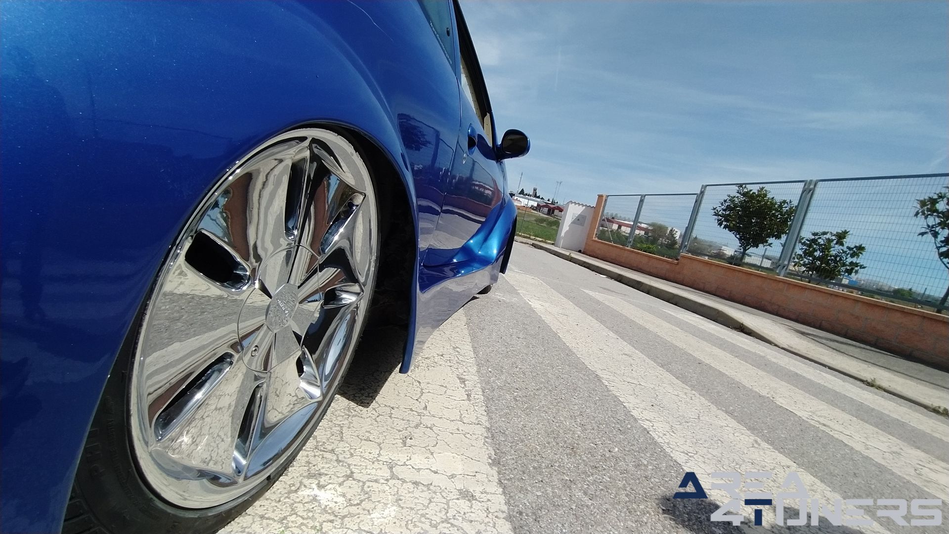 Imagen reportaje coche Tuning Peugeot 206 La Canica Azul Imagen perteneciente al reportaje de coche Tuning, de la revista Area4tuners sobre un Peugeot 206