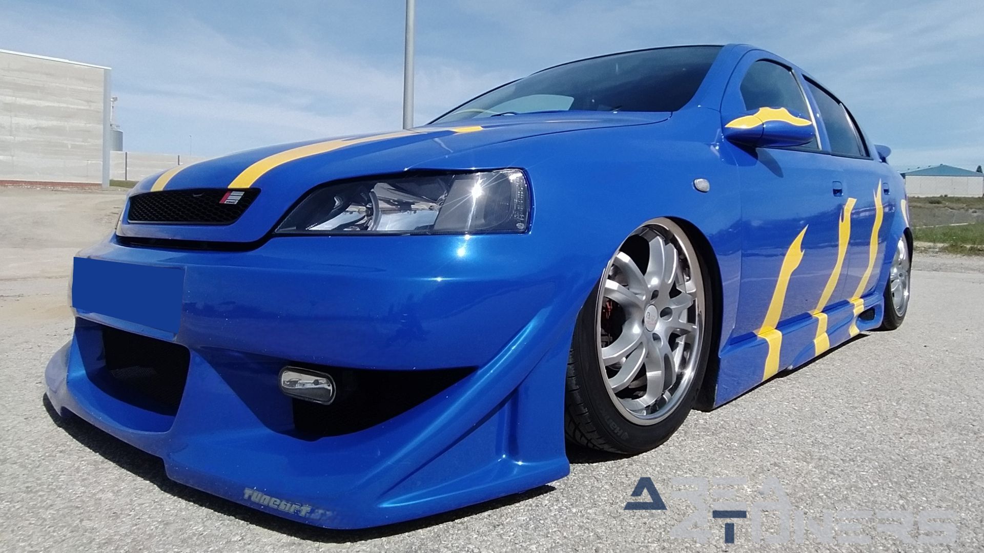 Imagen reportaje coche Tuning Opel Astra Tuneart Imagen perteneciente al reportaje de coche Tuning, de la revista Area4tuners sobre un Opel Astra
