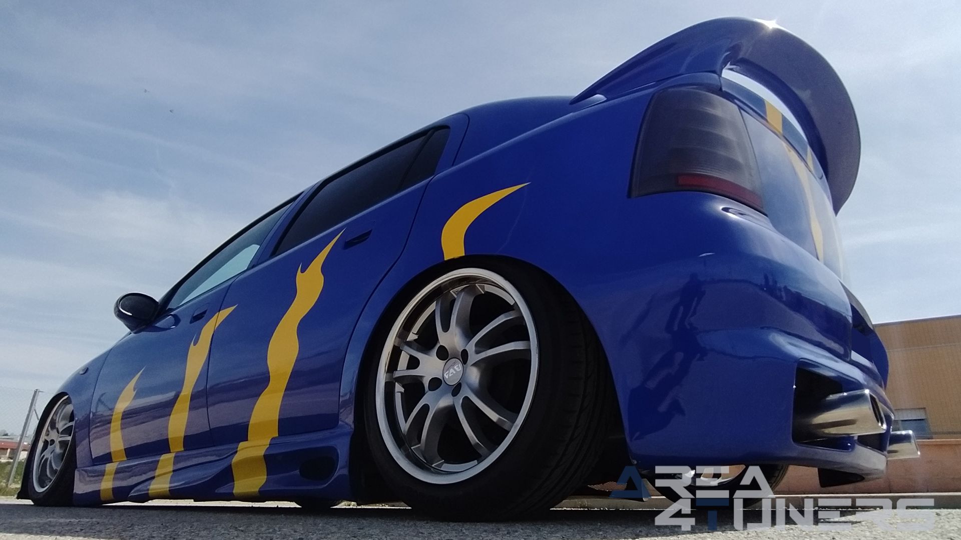 Imagen reportaje coche Tuning Opel Astra Tuneart Imagen perteneciente al reportaje de coche Tuning, de la revista Area4tuners sobre un Opel Astra