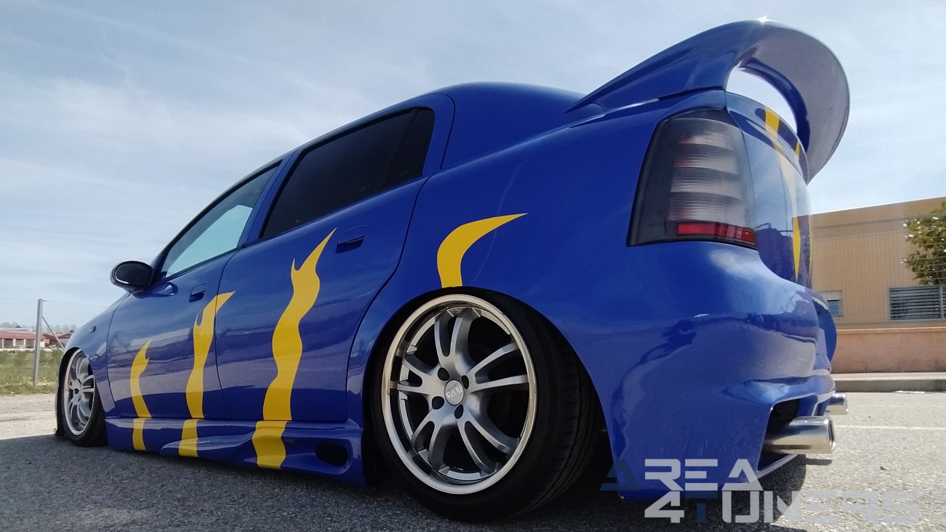 Imagen reportaje coche Tuning Opel Astra Tuneart Imagen perteneciente al reportaje de coche Tuning, de la revista Area4tuners sobre un Opel Astra