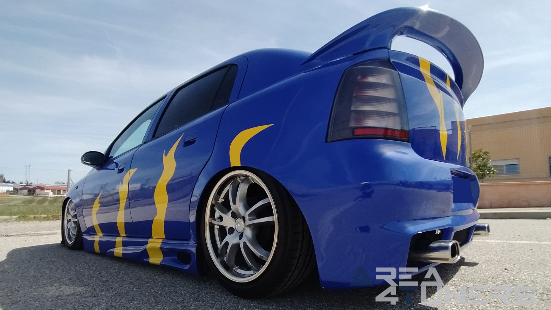 Imagen reportaje coche Tuning Opel Astra Tuneart Imagen perteneciente al reportaje de coche Tuning, de la revista Area4tuners sobre un Opel Astra