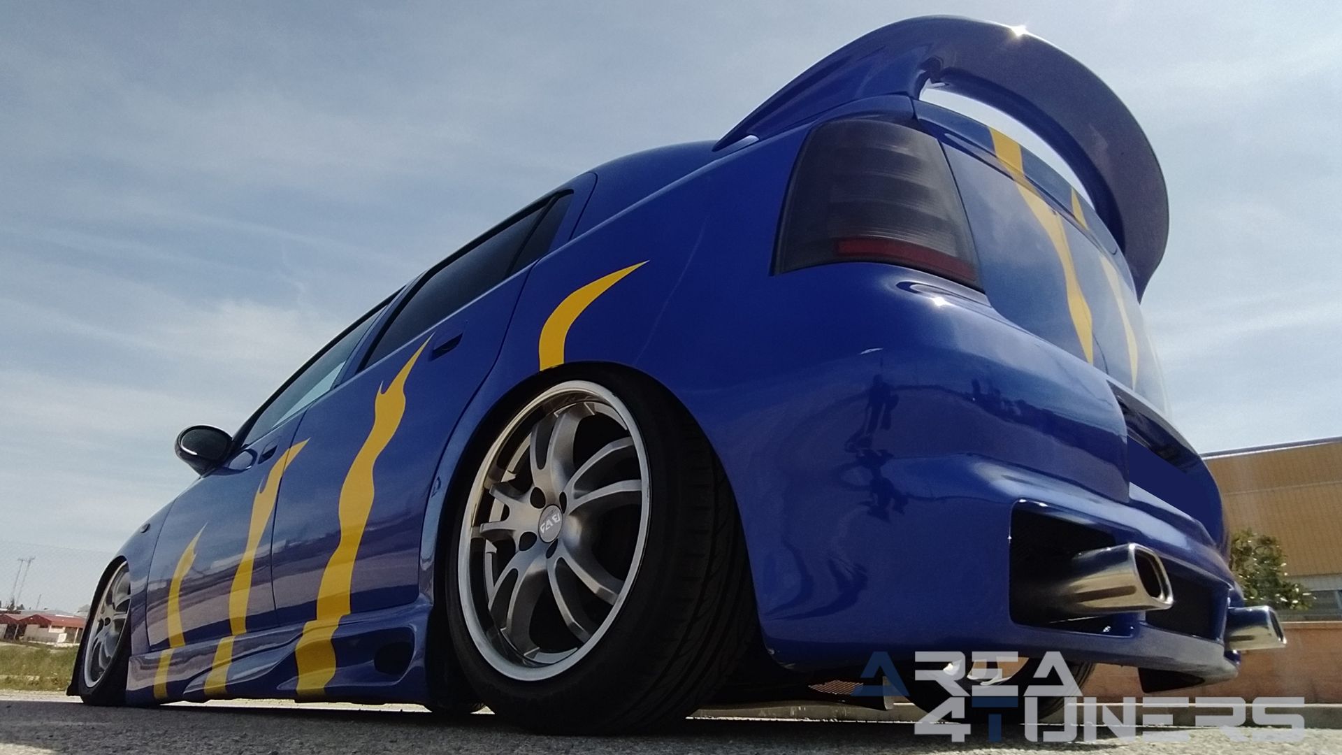 Imagen reportaje coche Tuning Opel Astra Tuneart Imagen perteneciente al reportaje de coche Tuning, de la revista Area4tuners sobre un Opel Astra