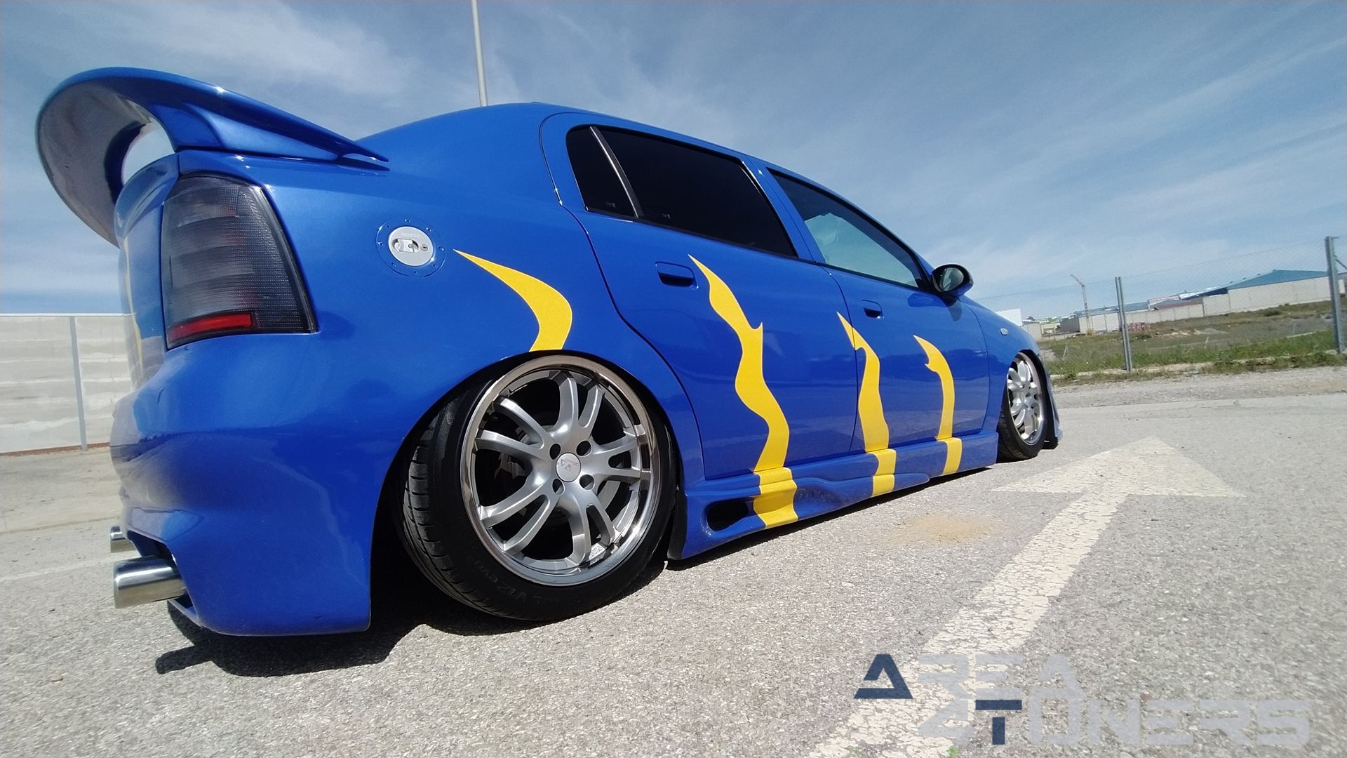 Imagen reportaje coche Tuning Opel Astra Tuneart Imagen perteneciente al reportaje de coche Tuning, de la revista Area4tuners sobre un Opel Astra