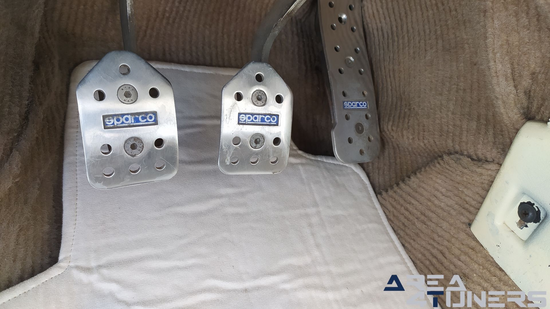 Imagen reportaje coche Tuning Opel Calibra Alligator Imagen perteneciente al reportaje de coche Tuning, de la revista Area4tuners sobre un Opel Calibra