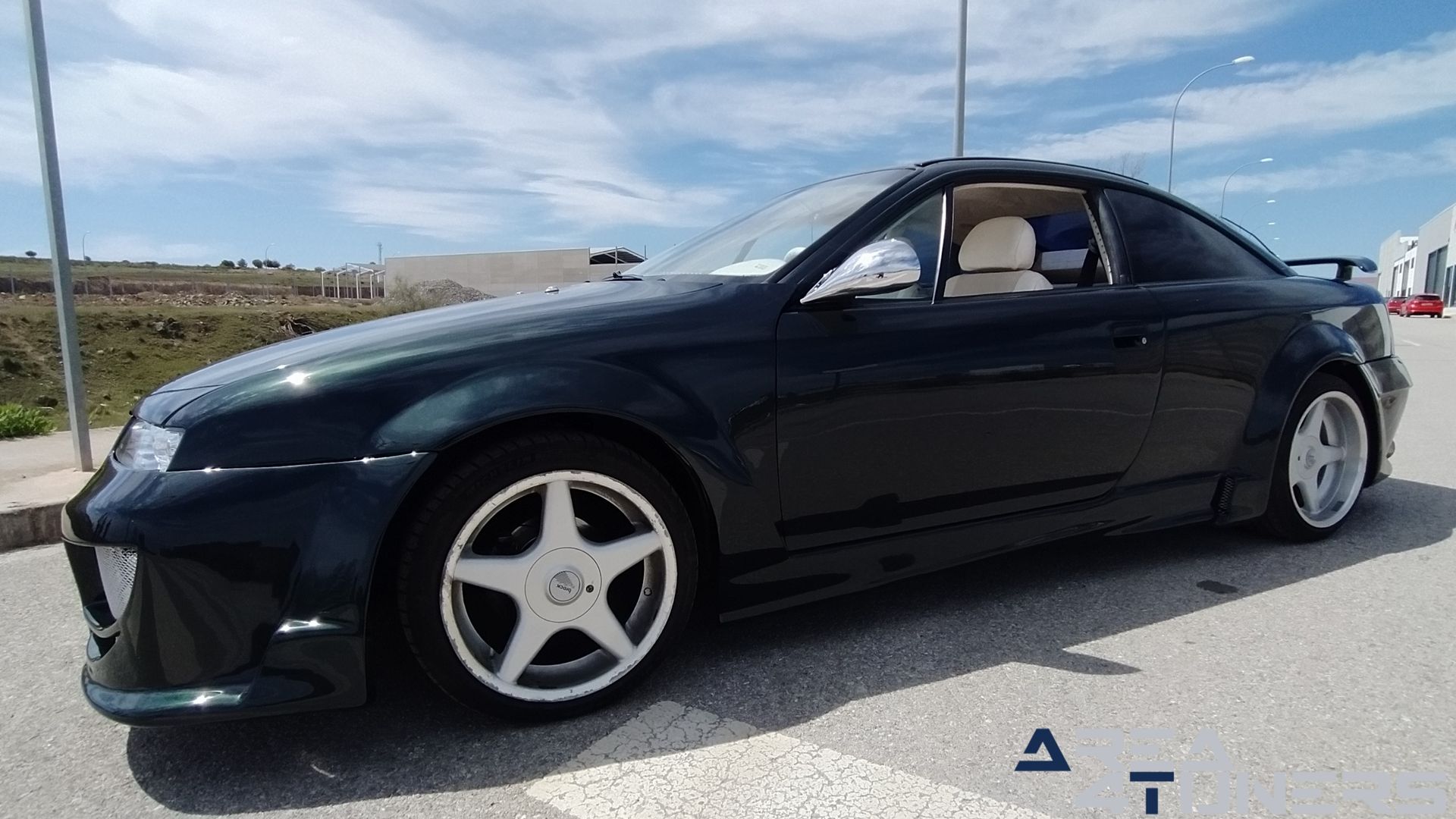 Imagen reportaje coche Tuning Opel Calibra Alligator Imagen perteneciente al reportaje de coche Tuning, de la revista Area4tuners sobre un Opel Calibra