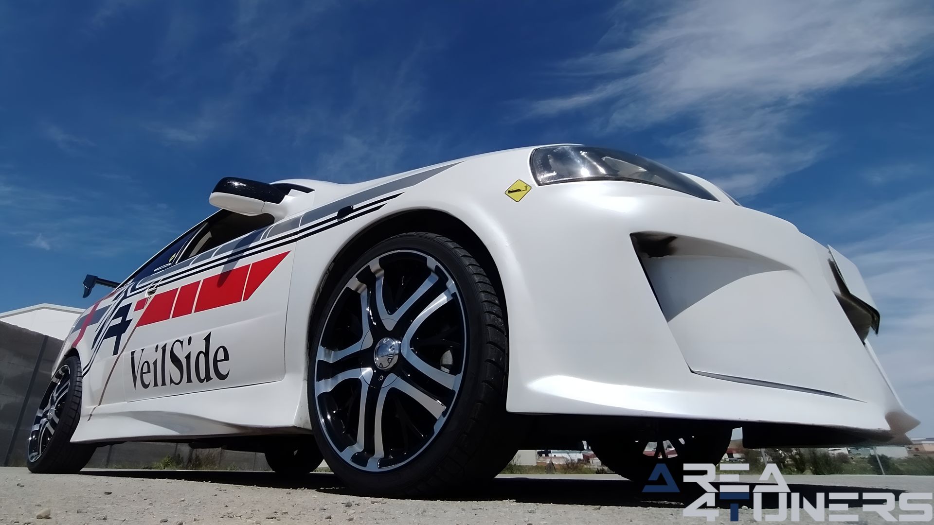 Imagen reportaje coche Tuning Opel Astra Veil Side Imagen perteneciente al reportaje de coche Tuning, de la revista Area4tuners sobre un Opel Astra Bertone