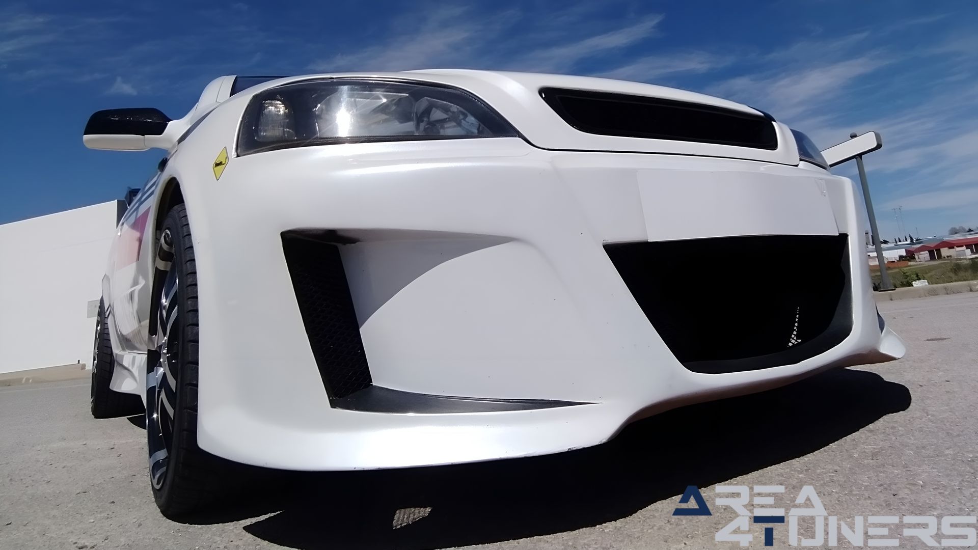 Imagen reportaje coche Tuning Opel Astra Veil Side Imagen perteneciente al reportaje de coche Tuning, de la revista Area4tuners sobre un Opel Astra Bertone