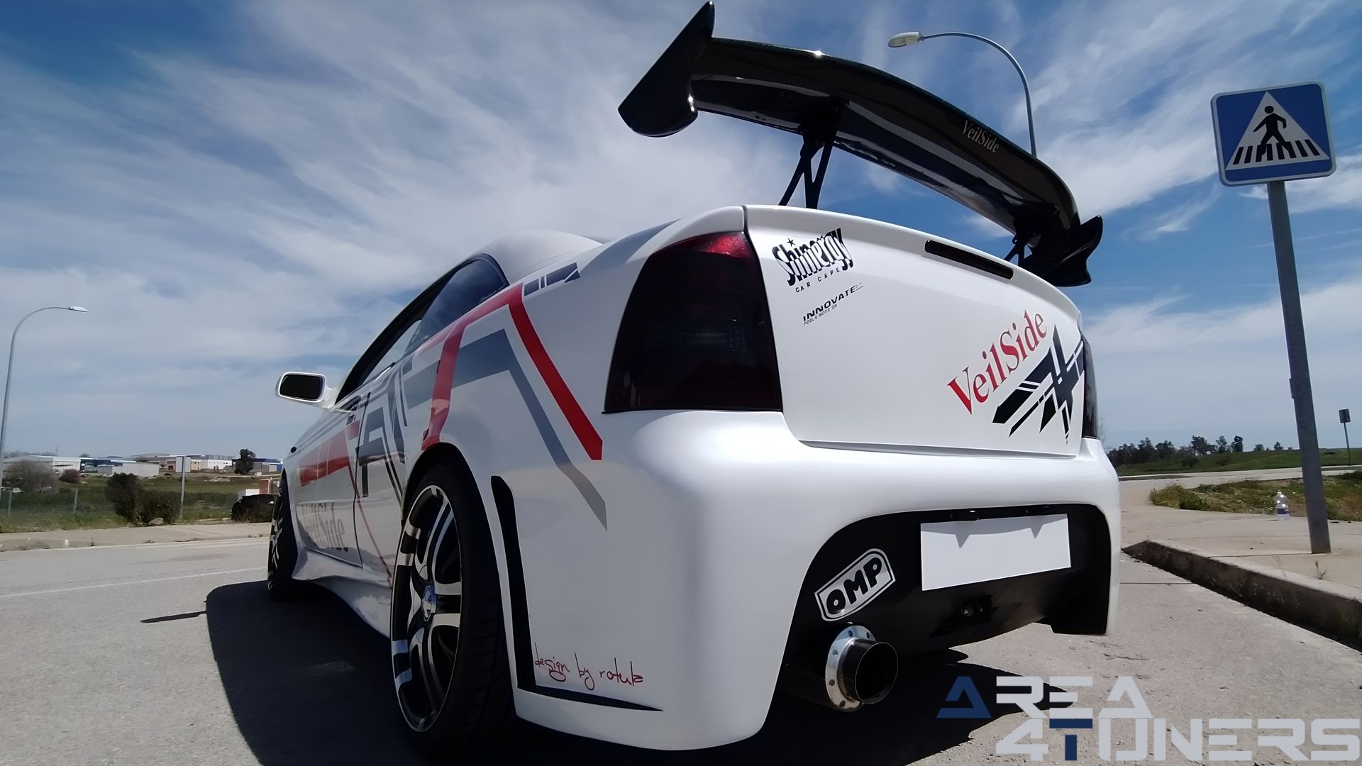 Imagen reportaje coche Tuning Opel Astra Veil Side Imagen perteneciente al reportaje de coche Tuning, de la revista Area4tuners sobre un Opel Astra Bertone