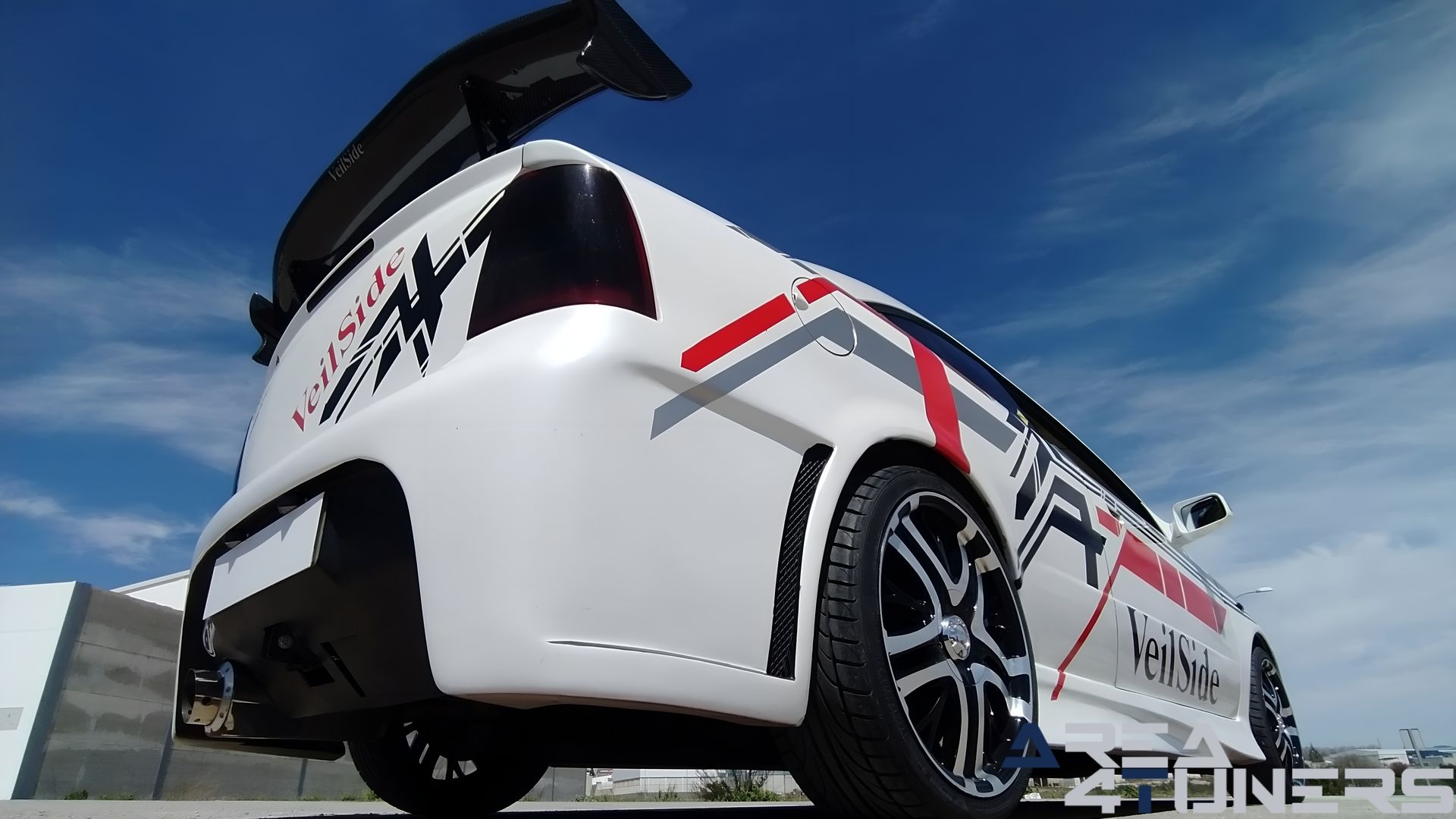 Imagen reportaje coche Tuning Opel Astra Veil Side Imagen perteneciente al reportaje de coche Tuning, de la revista Area4tuners sobre un Opel Astra Bertone