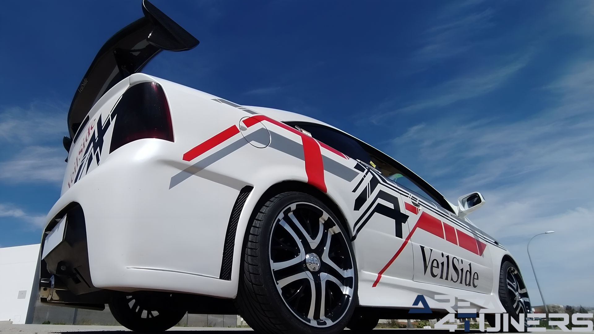 Imagen reportaje coche Tuning Opel Astra Veil Side Imagen perteneciente al reportaje de coche Tuning, de la revista Area4tuners sobre un Opel Astra Bertone