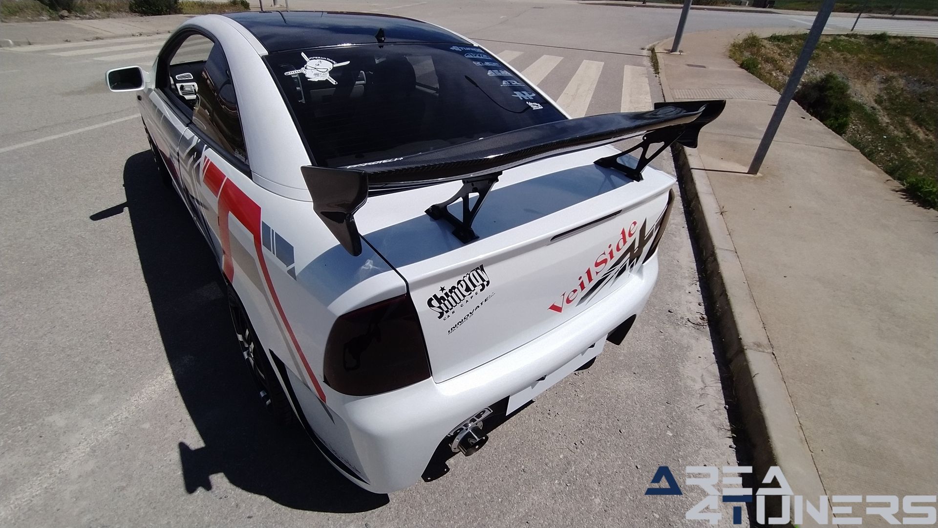 Imagen reportaje coche Tuning Opel Astra Veil Side Imagen perteneciente al reportaje de coche Tuning, de la revista Area4tuners sobre un Opel Astra Bertone