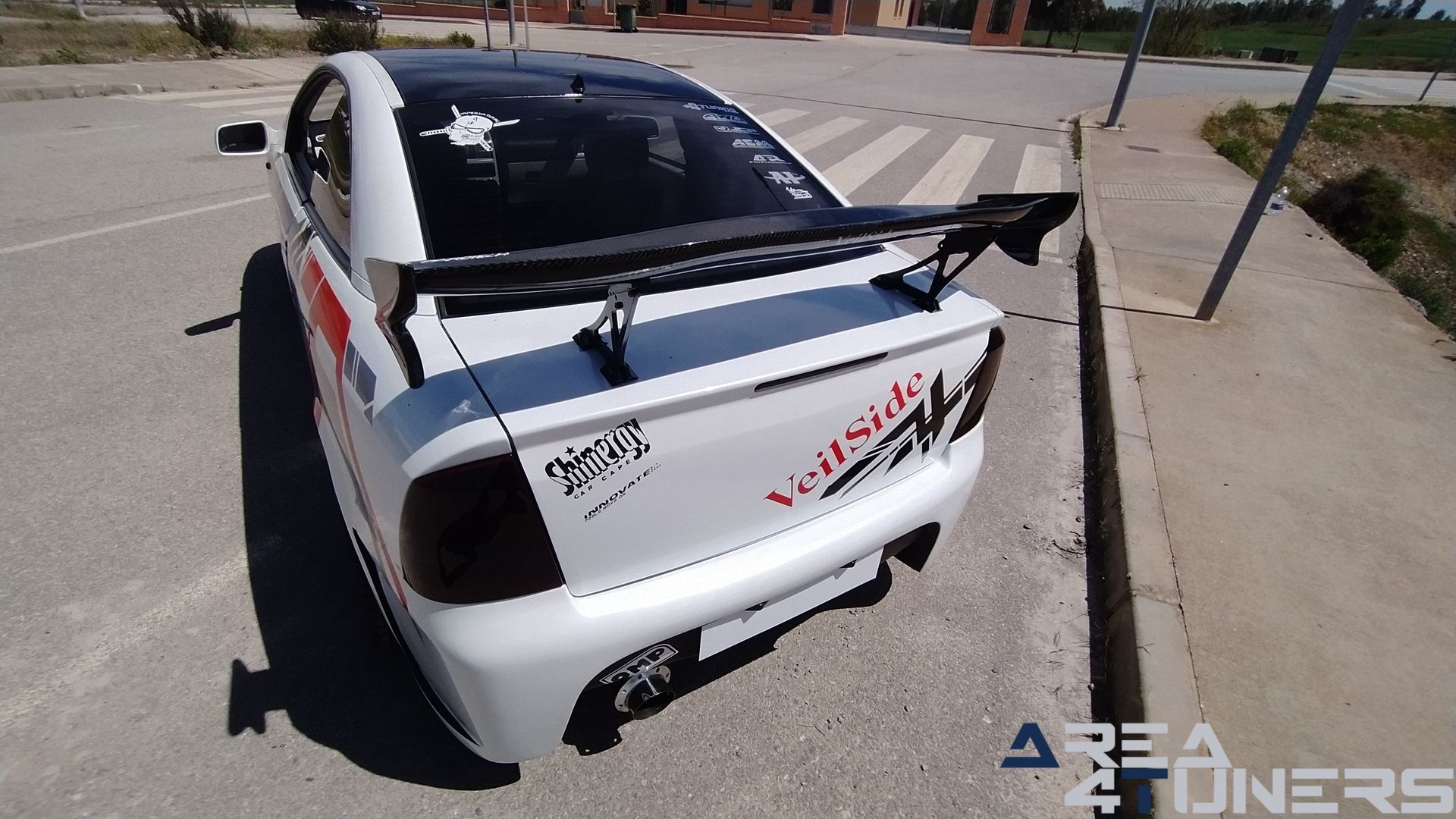 Imagen reportaje coche Tuning Opel Astra Veil Side Imagen perteneciente al reportaje de coche Tuning, de la revista Area4tuners sobre un Opel Astra Bertone