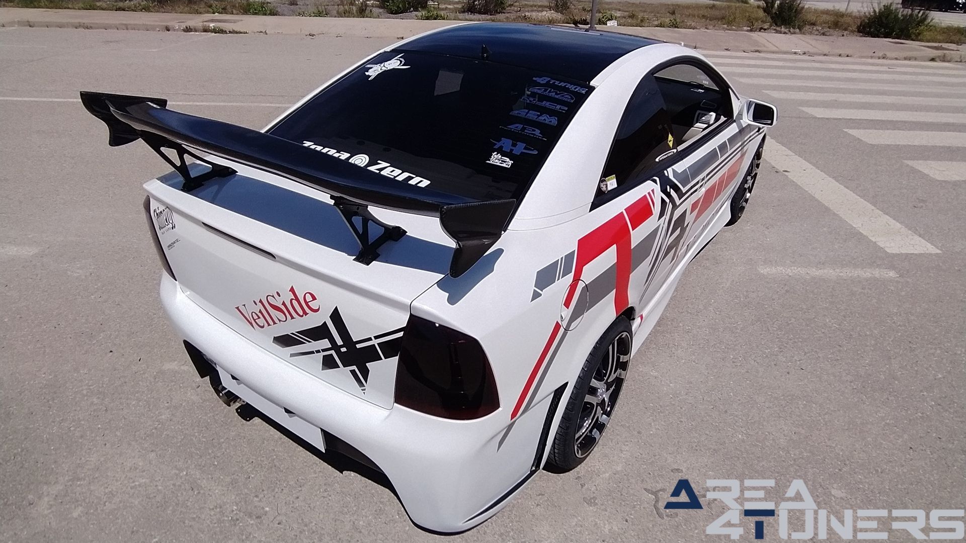 Imagen reportaje coche Tuning Opel Astra Veil Side Imagen perteneciente al reportaje de coche Tuning, de la revista Area4tuners sobre un Opel Astra Bertone