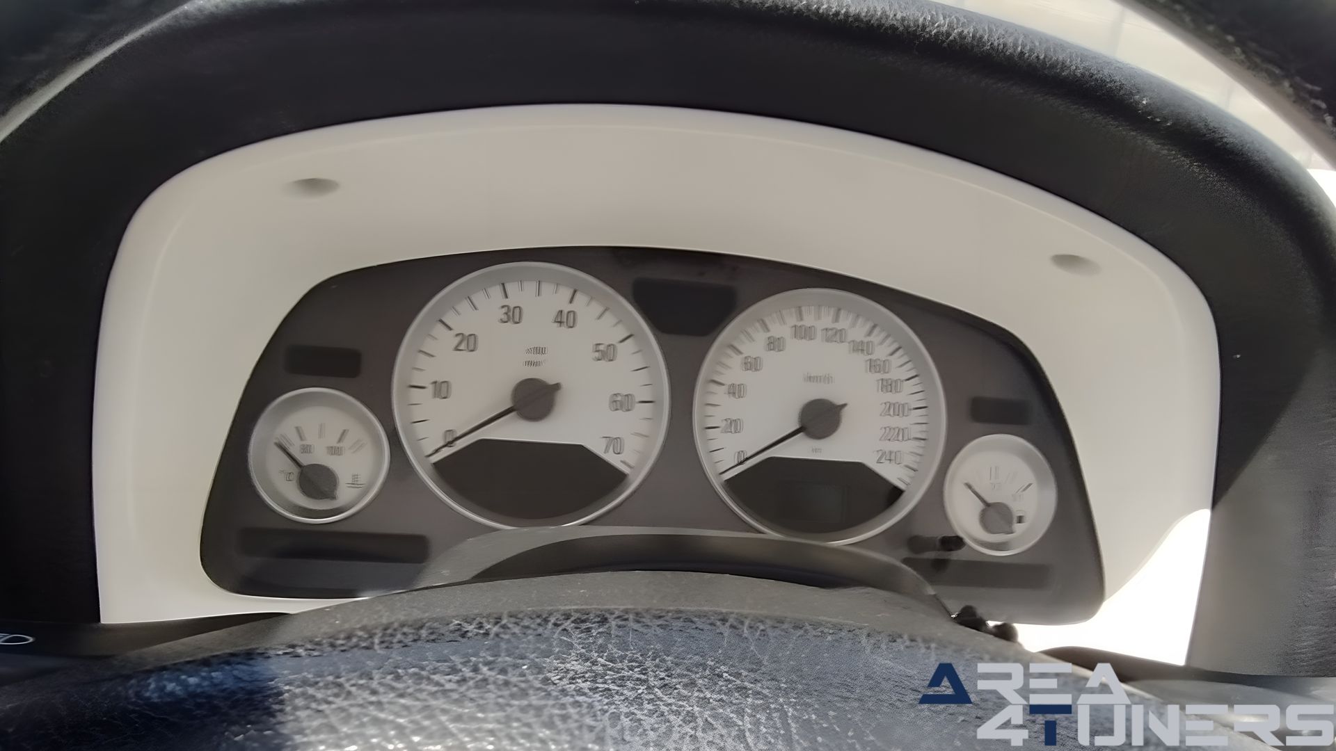 Imagen reportaje coche Tuning Opel Astra Veil Side Imagen perteneciente al reportaje de coche Tuning, de la revista Area4tuners sobre un Opel Astra Bertone