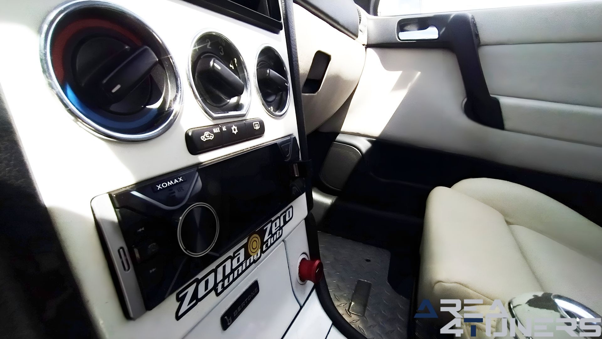 Imagen reportaje coche Tuning Opel Astra Veil Side Imagen perteneciente al reportaje de coche Tuning, de la revista Area4tuners sobre un Opel Astra Bertone