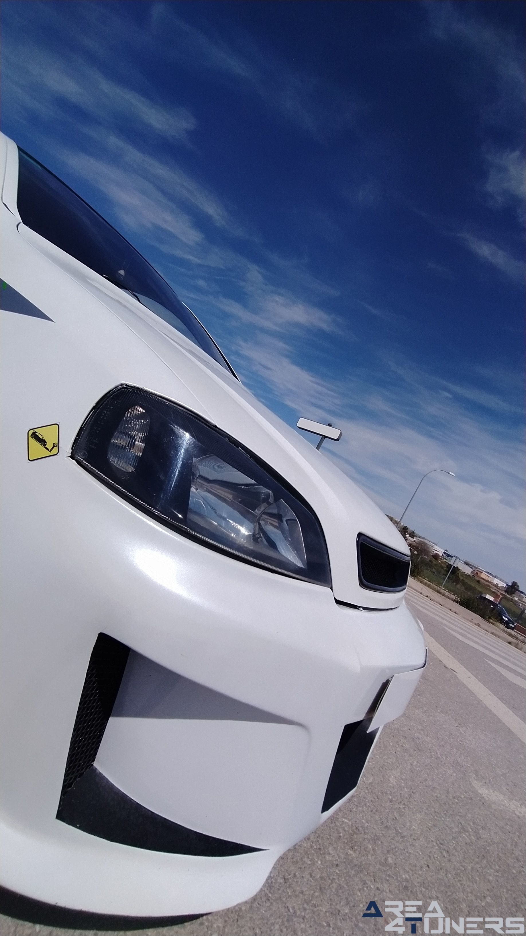 Imagen reportaje coche Tuning Opel Astra Veil Side Imagen perteneciente al reportaje de coche Tuning, de la revista Area4tuners sobre un Opel Astra Bertone