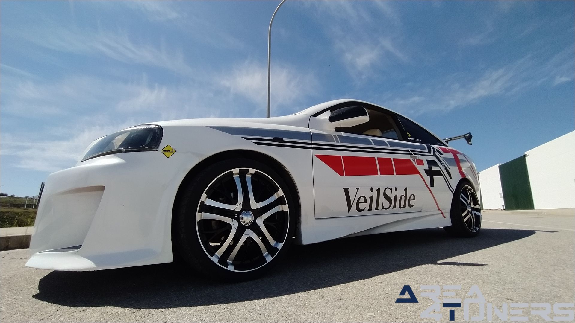 Imagen reportaje coche Tuning Opel Astra Veil Side Imagen perteneciente al reportaje de coche Tuning, de la revista Area4tuners sobre un Opel Astra Bertone