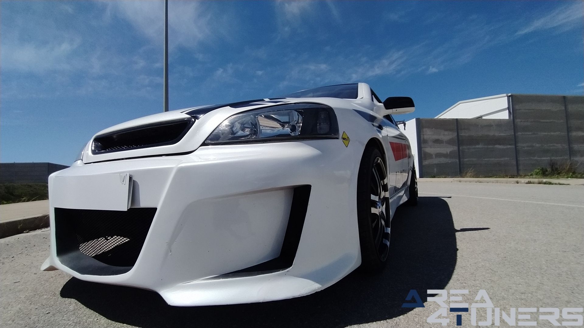 Imagen reportaje coche Tuning Opel Astra Veil Side Imagen perteneciente al reportaje de coche Tuning, de la revista Area4tuners sobre un Opel Astra Bertone