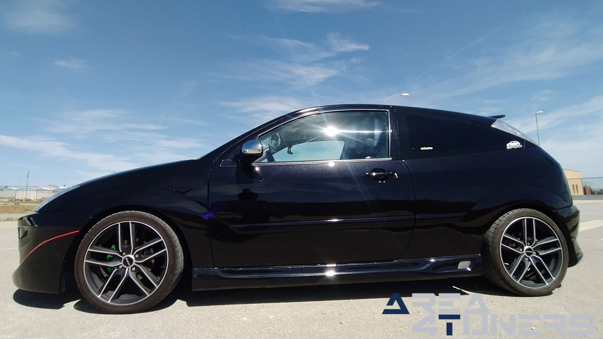 Imagen reportaje coche Tuning Ford Focus Todo Al Negro Imagen perteneciente al reportaje de coche Tuning, de la revista Area4tuners sobre un Ford Focus