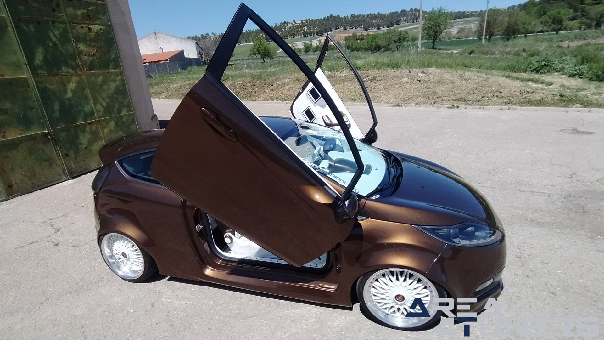 Imagen reportaje coche Tuning Ford Fiesta Jack Daniel's Imagen perteneciente al reportaje de coche Tuning, de la revista Area4tuners sobre un Ford Fiesta