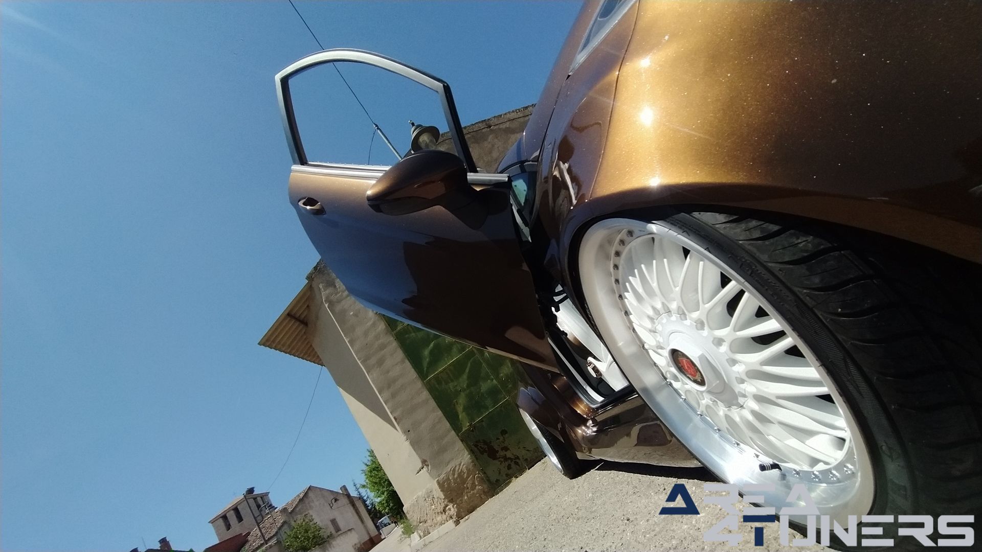Imagen reportaje coche Tuning Ford Fiesta Jack Daniel's Imagen perteneciente al reportaje de coche Tuning, de la revista Area4tuners sobre un Ford Fiesta