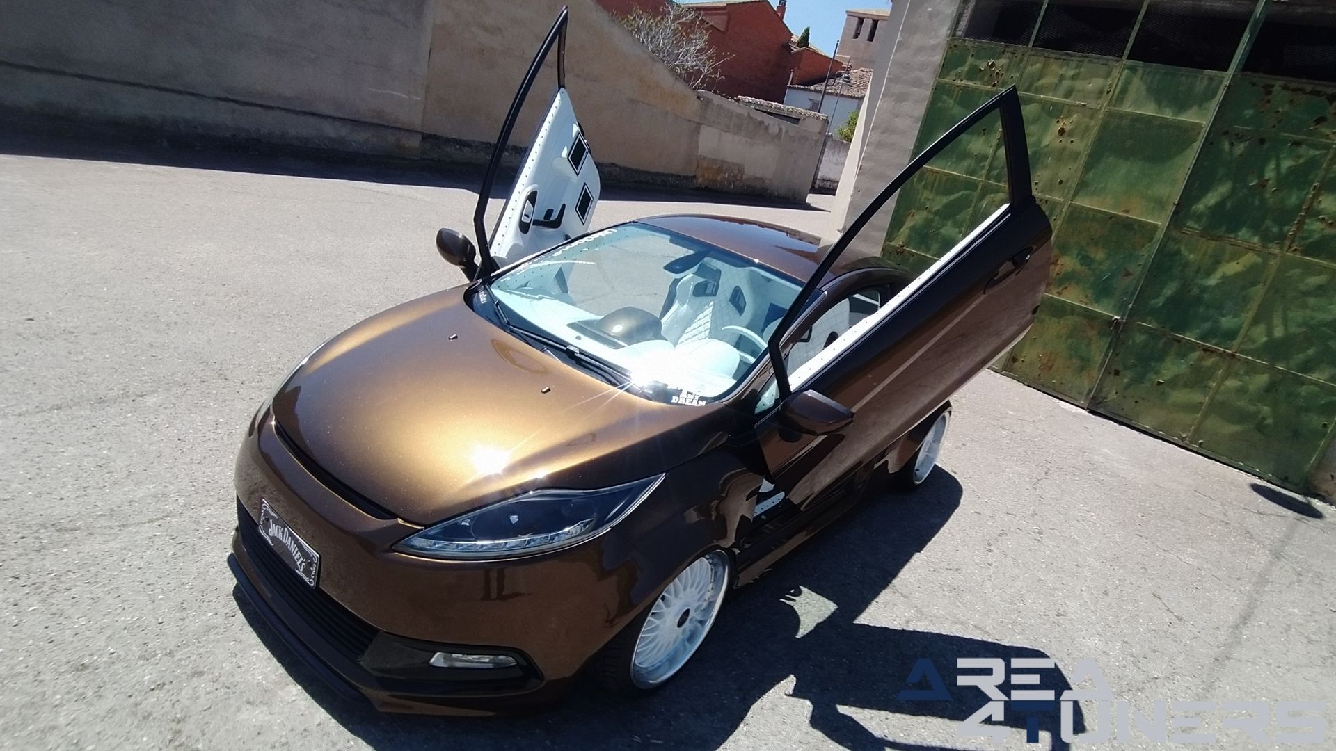 Imagen reportaje coche Tuning Ford Fiesta Jack Daniel's Imagen perteneciente al reportaje de coche Tuning, de la revista Area4tuners sobre un Ford Fiesta