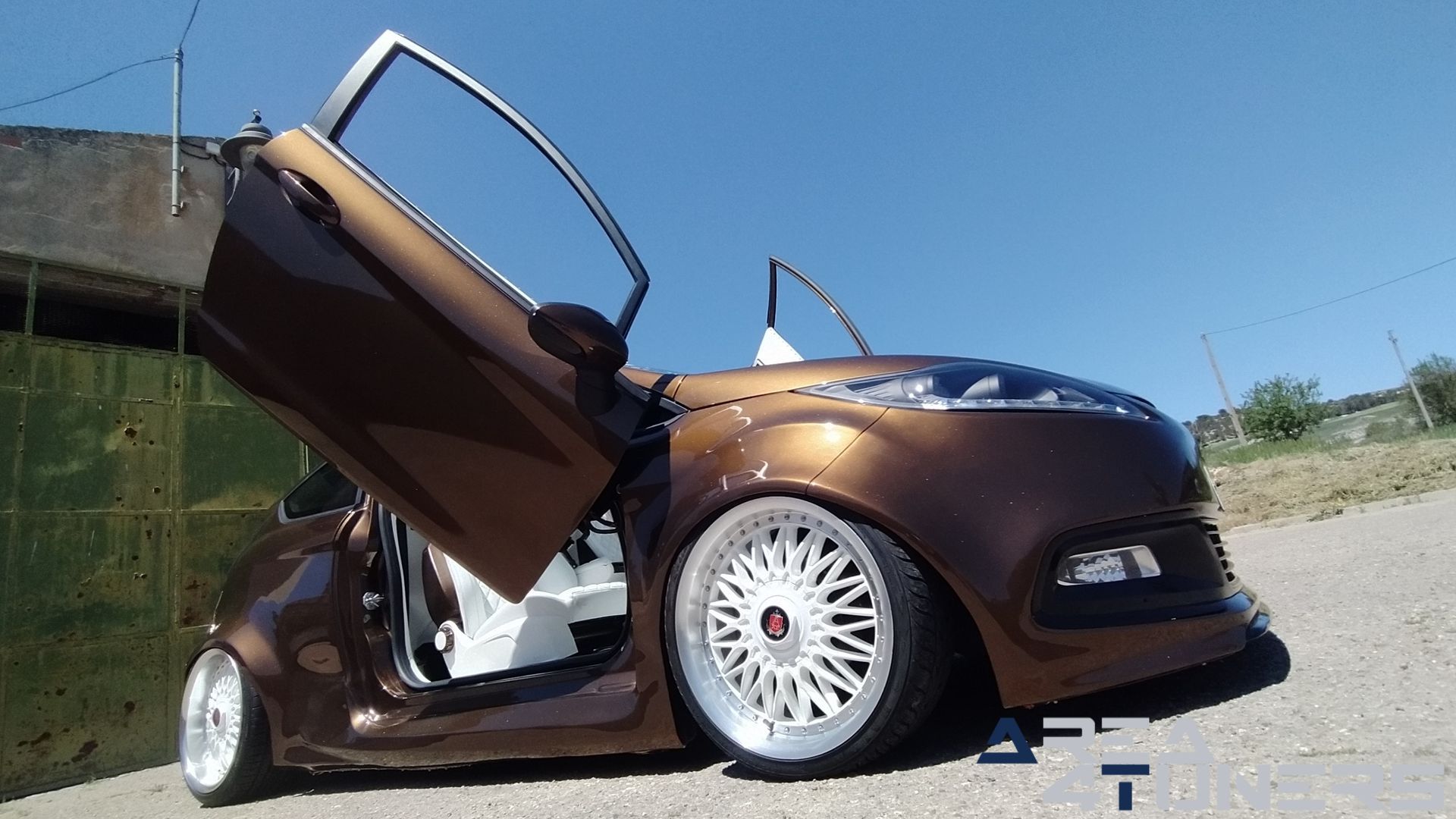 Imagen reportaje coche Tuning Ford Fiesta Jack Daniel's Imagen perteneciente al reportaje de coche Tuning, de la revista Area4tuners sobre un Ford Fiesta