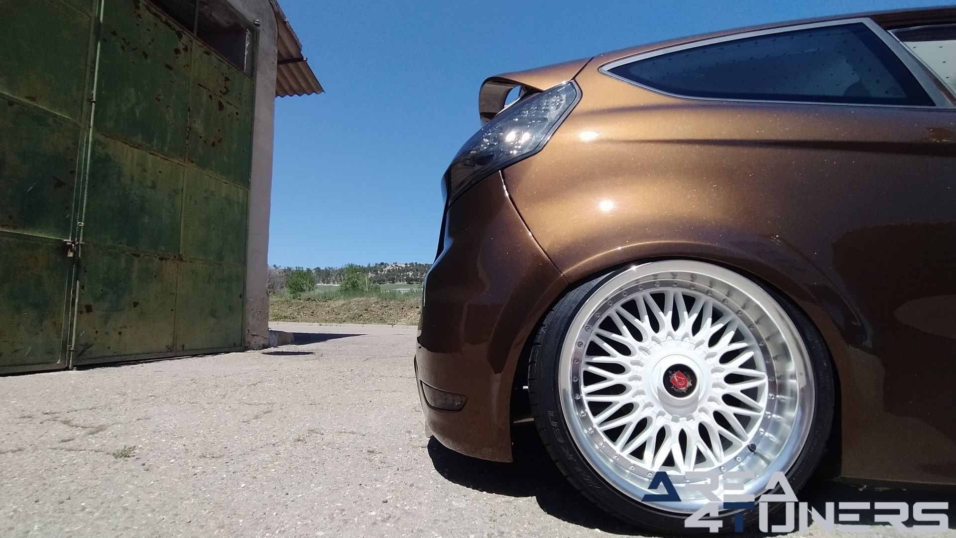 Imagen reportaje coche Tuning Ford Fiesta Jack Daniel's Imagen perteneciente al reportaje de coche Tuning, de la revista Area4tuners sobre un Ford Fiesta