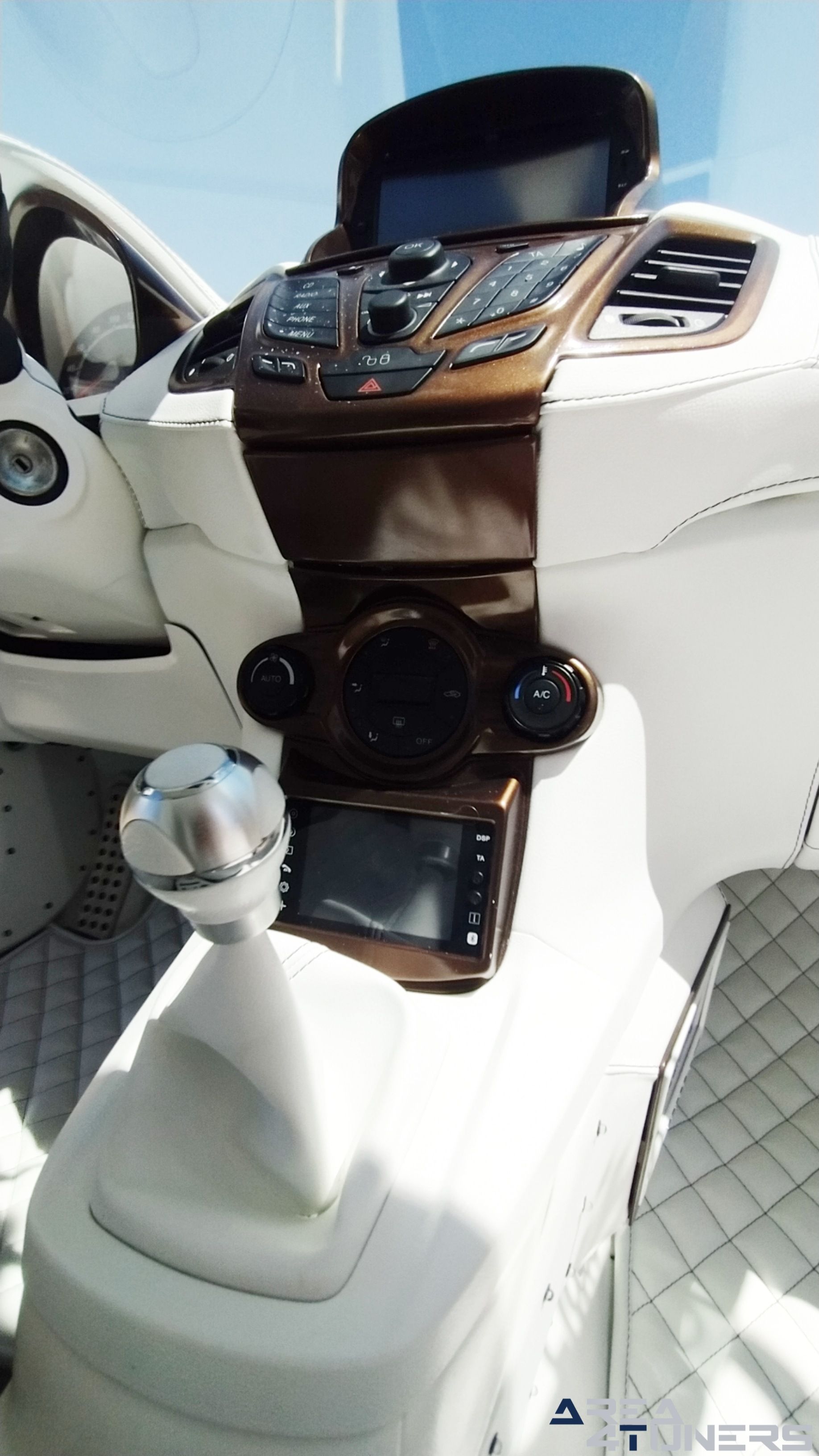 Imagen reportaje coche Tuning Ford Fiesta Jack Daniel's Imagen perteneciente al reportaje de coche Tuning, de la revista Area4tuners sobre un Ford Fiesta