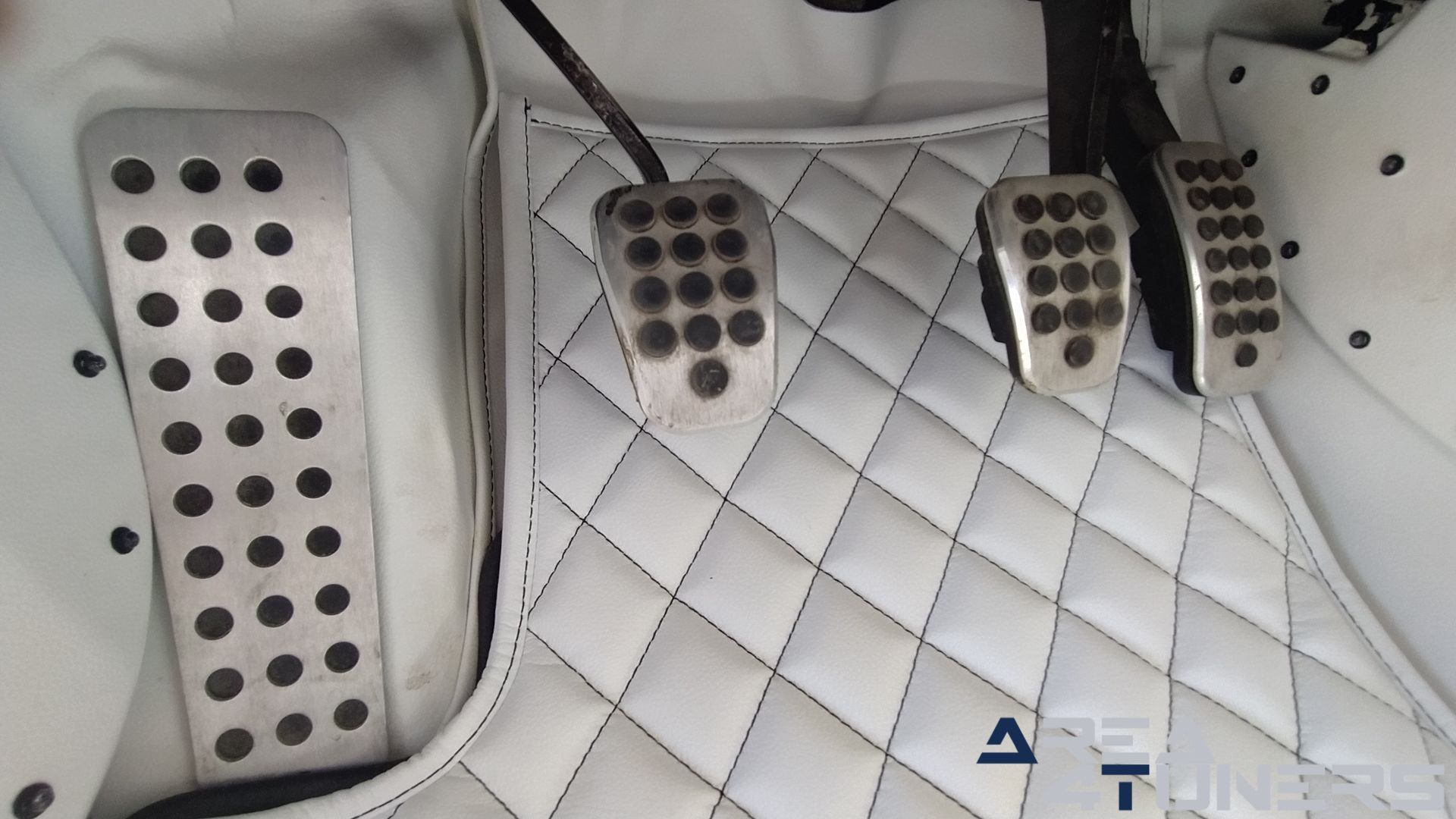 Imagen reportaje coche Tuning Ford Fiesta Jack Daniel's Imagen perteneciente al reportaje de coche Tuning, de la revista Area4tuners sobre un Ford Fiesta