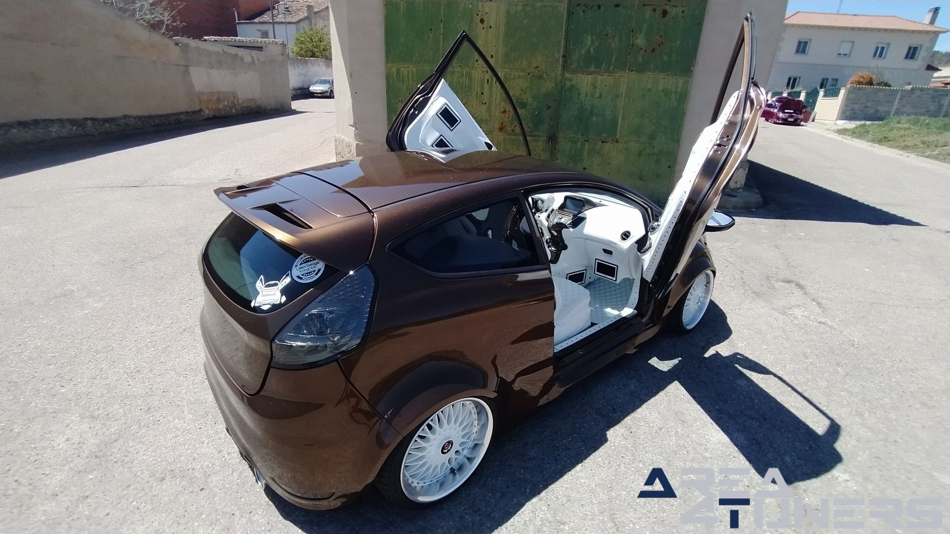 Imagen reportaje coche Tuning Ford Fiesta Jack Daniel's Imagen perteneciente al reportaje de coche Tuning, de la revista Area4tuners sobre un Ford Fiesta