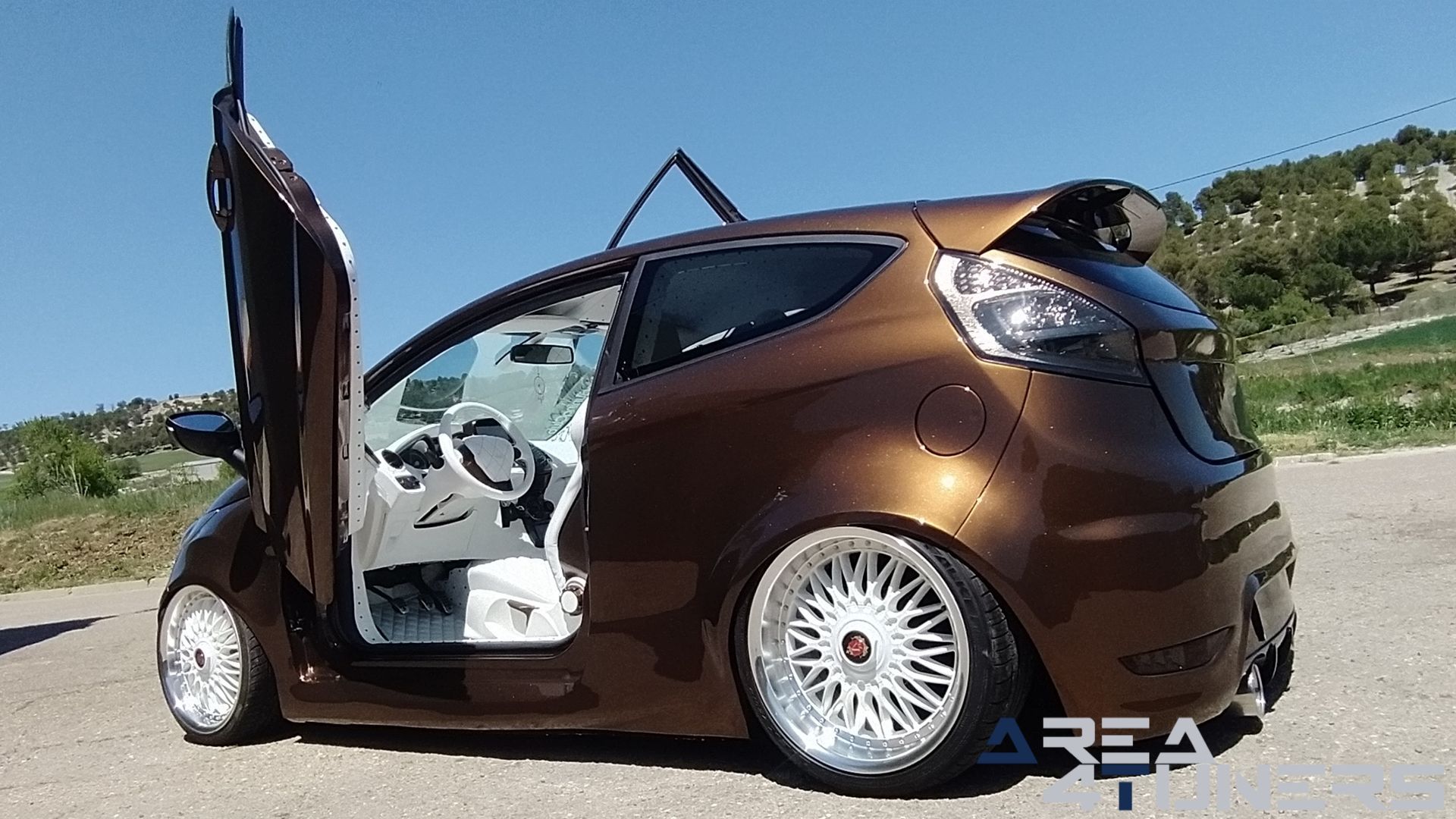 Imagen reportaje coche Tuning Ford Fiesta Jack Daniel's Imagen perteneciente al reportaje de coche Tuning, de la revista Area4tuners sobre un Ford Fiesta