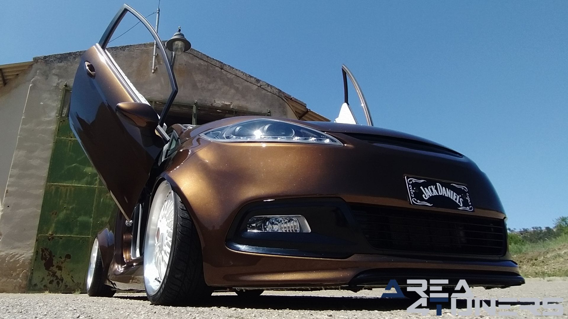 Imagen reportaje coche Tuning Ford Fiesta Jack Daniel's Imagen perteneciente al reportaje fotográfico de la revista Tuning de publicación diaria Area4tuners.es sobre un Renault Clio
