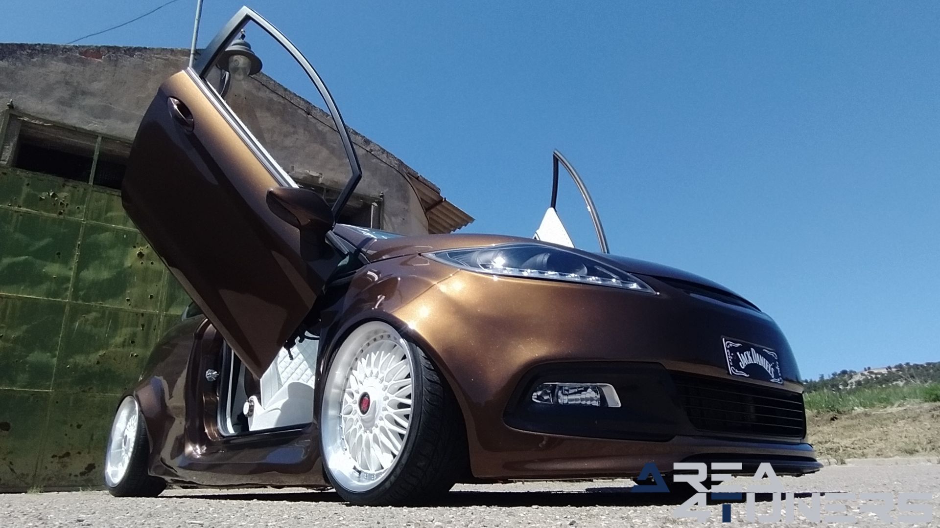 Imagen reportaje coche Tuning Ford Fiesta Jack Daniel's Imagen perteneciente al reportaje de coche Tuning, de la revista Area4tuners sobre un Ford Fiesta