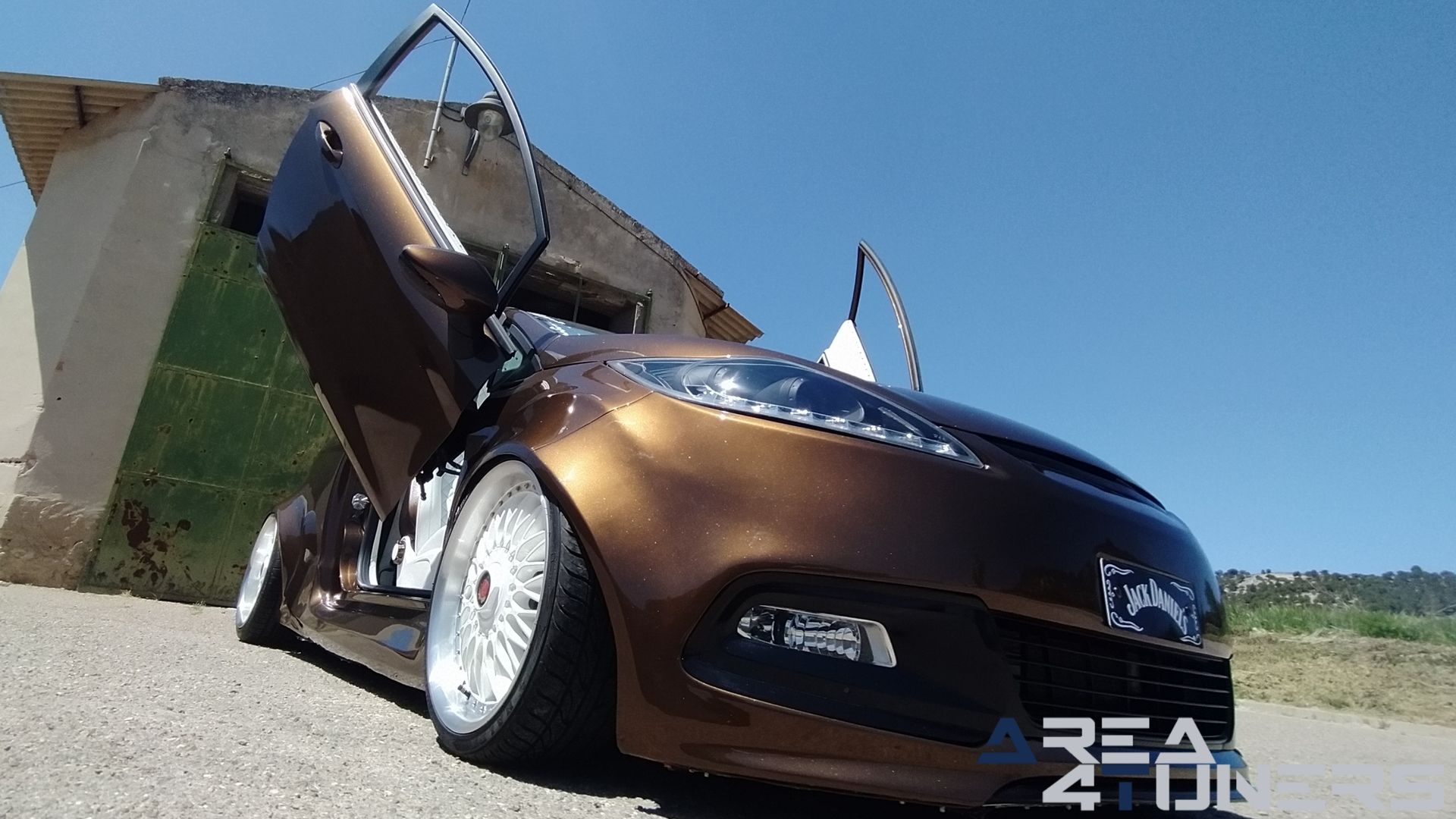 Imagen reportaje coche Tuning Ford Fiesta Jack Daniel's Imagen perteneciente al reportaje de coche Tuning, de la revista Area4tuners sobre un Ford Fiesta