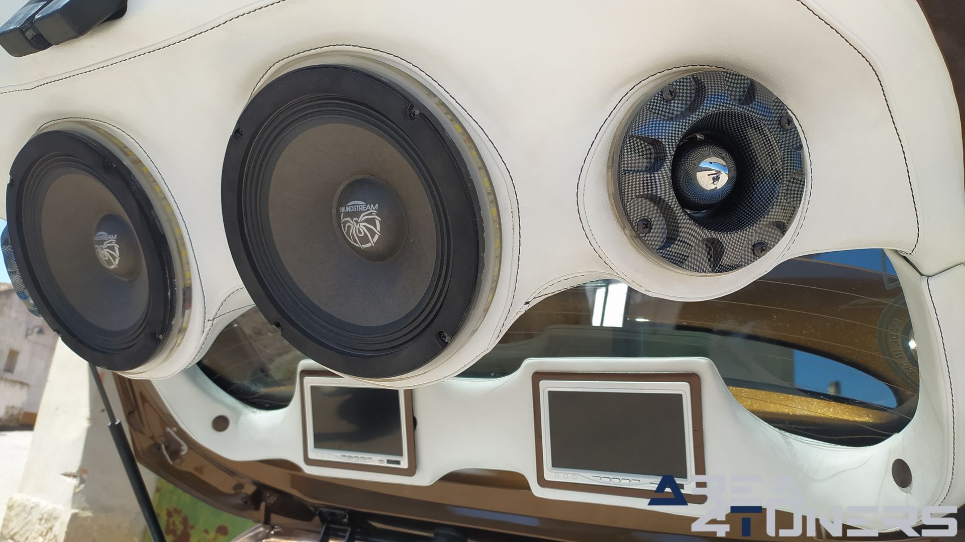 Imagen reportaje coche Tuning Ford Fiesta Jack Daniel's Imagen perteneciente al reportaje de coche Tuning, de la revista Area4tuners sobre un Ford Fiesta