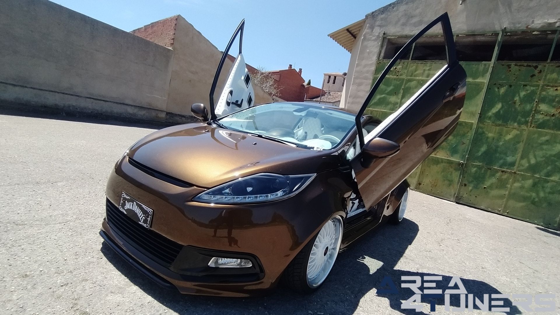 Imagen reportaje coche Tuning Ford Fiesta Jack Daniel's Imagen perteneciente al reportaje de coche Tuning, de la revista Area4tuners sobre un Ford Fiesta