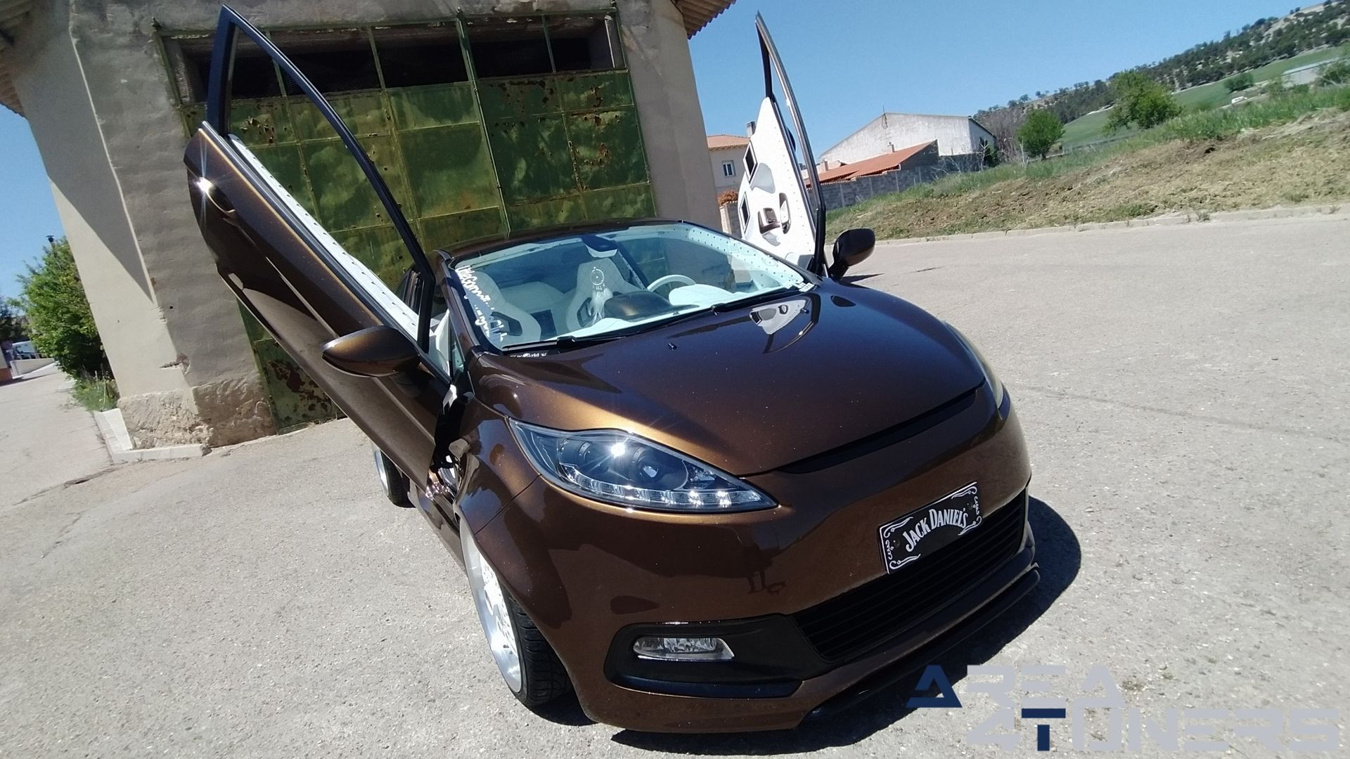 Imagen reportaje coche Tuning Ford Fiesta Jack Daniel's Imagen perteneciente al reportaje de coche Tuning, de la revista Area4tuners sobre un Ford Fiesta