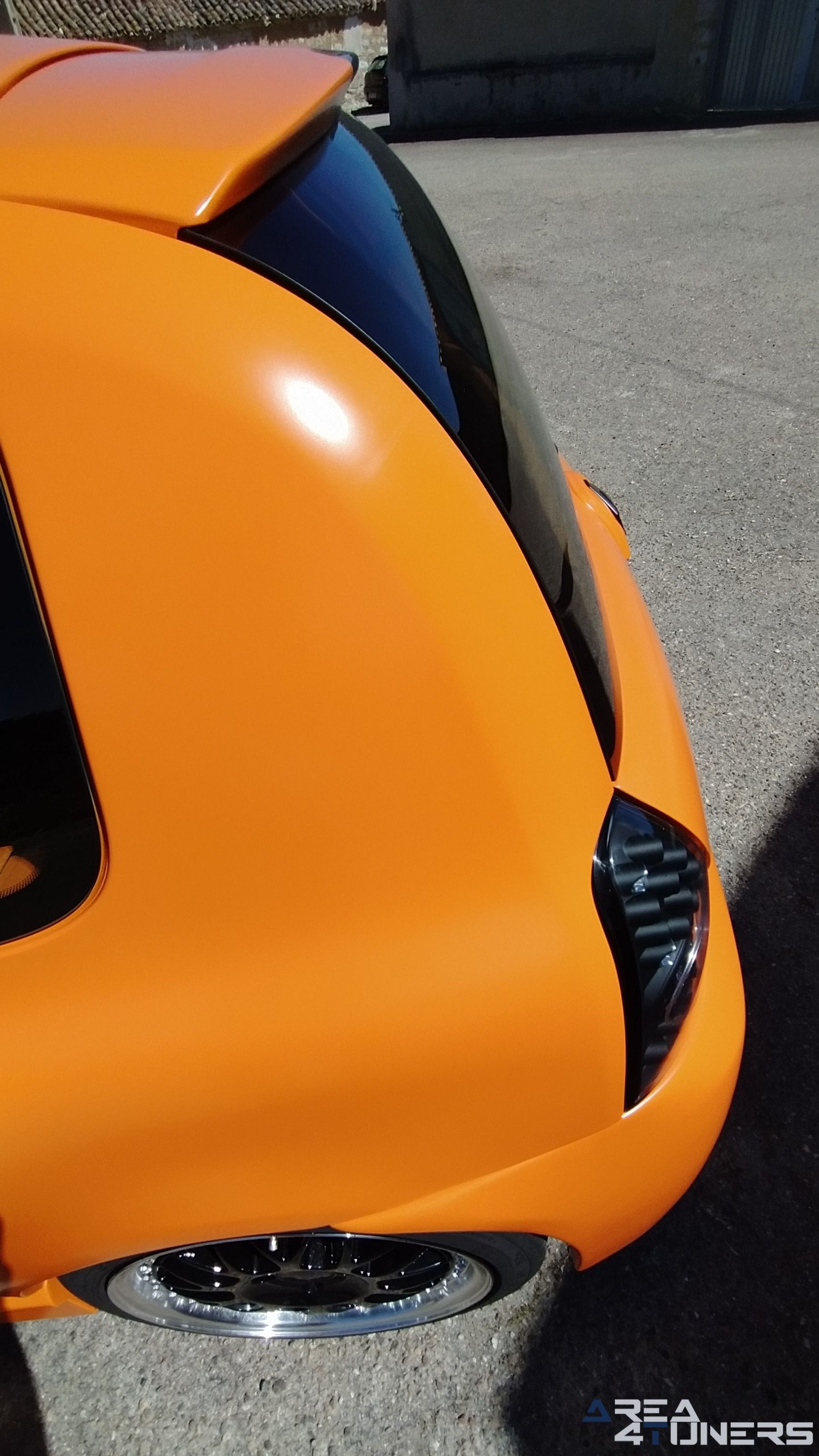 Imagen reportaje coche Tuning Renault Clio The Peach Imagen perteneciente al reportaje de coche Tuning, de la revista Area4tuners sobre un Renault Clio